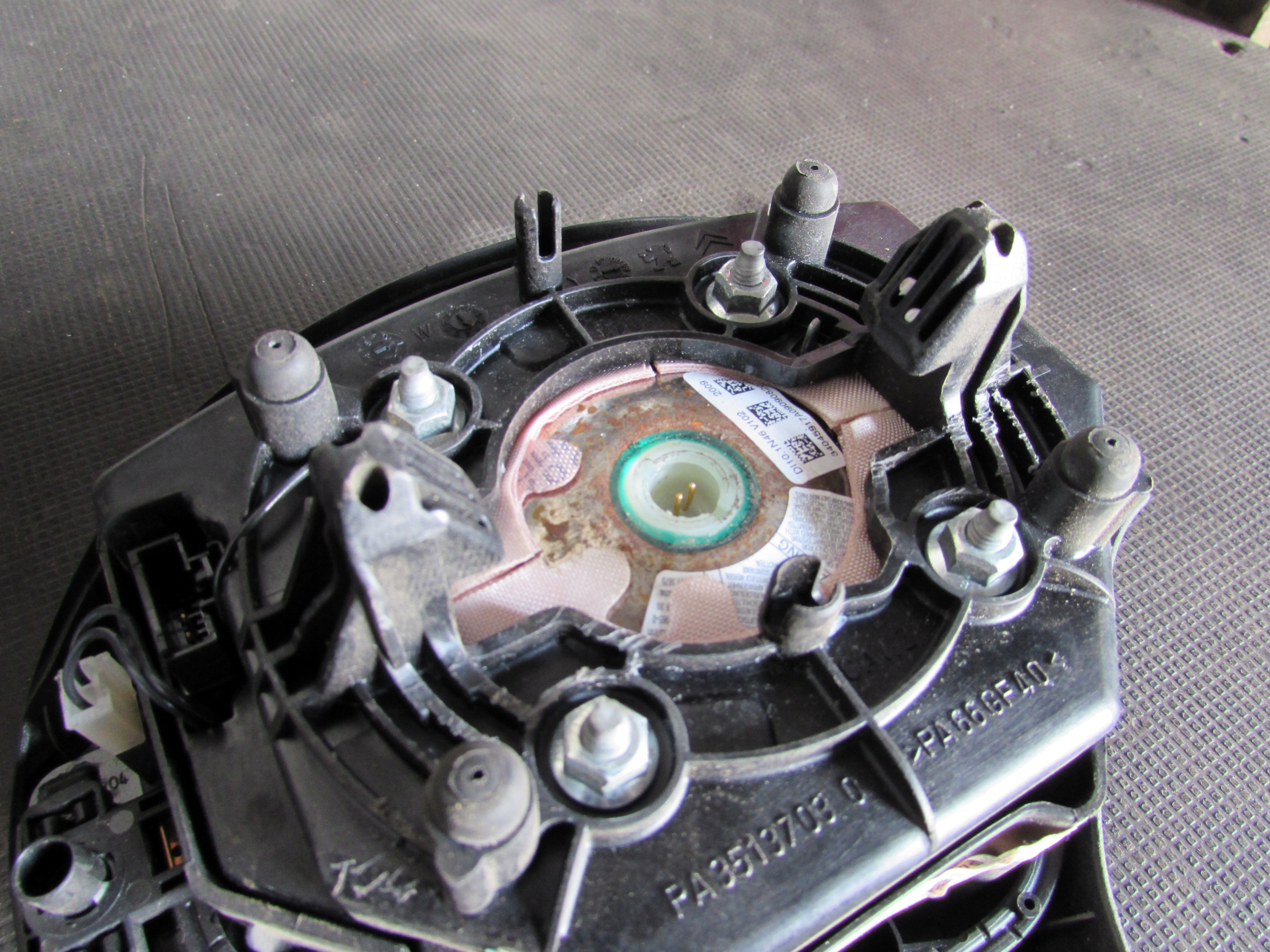 торпеда Подушки peugeot 3008 и 09-13r