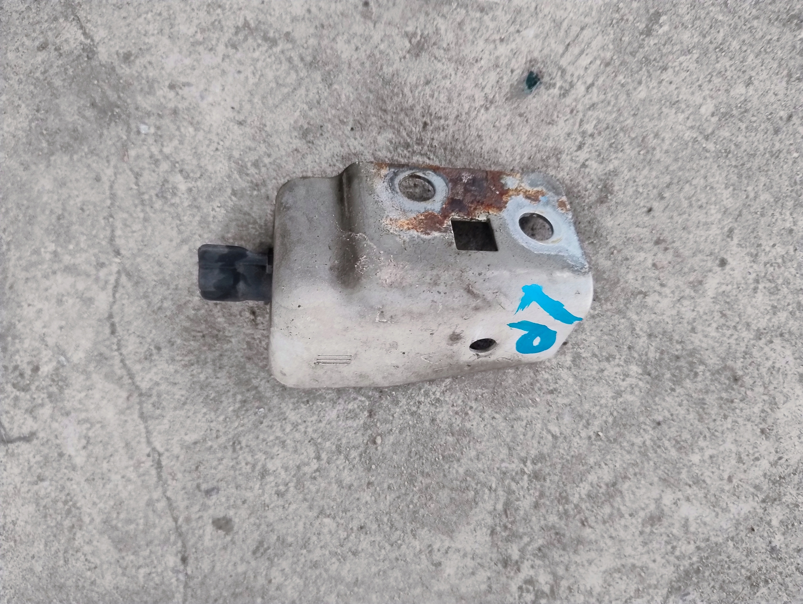 bracket holder lights left front OPEL INSIGNIA A