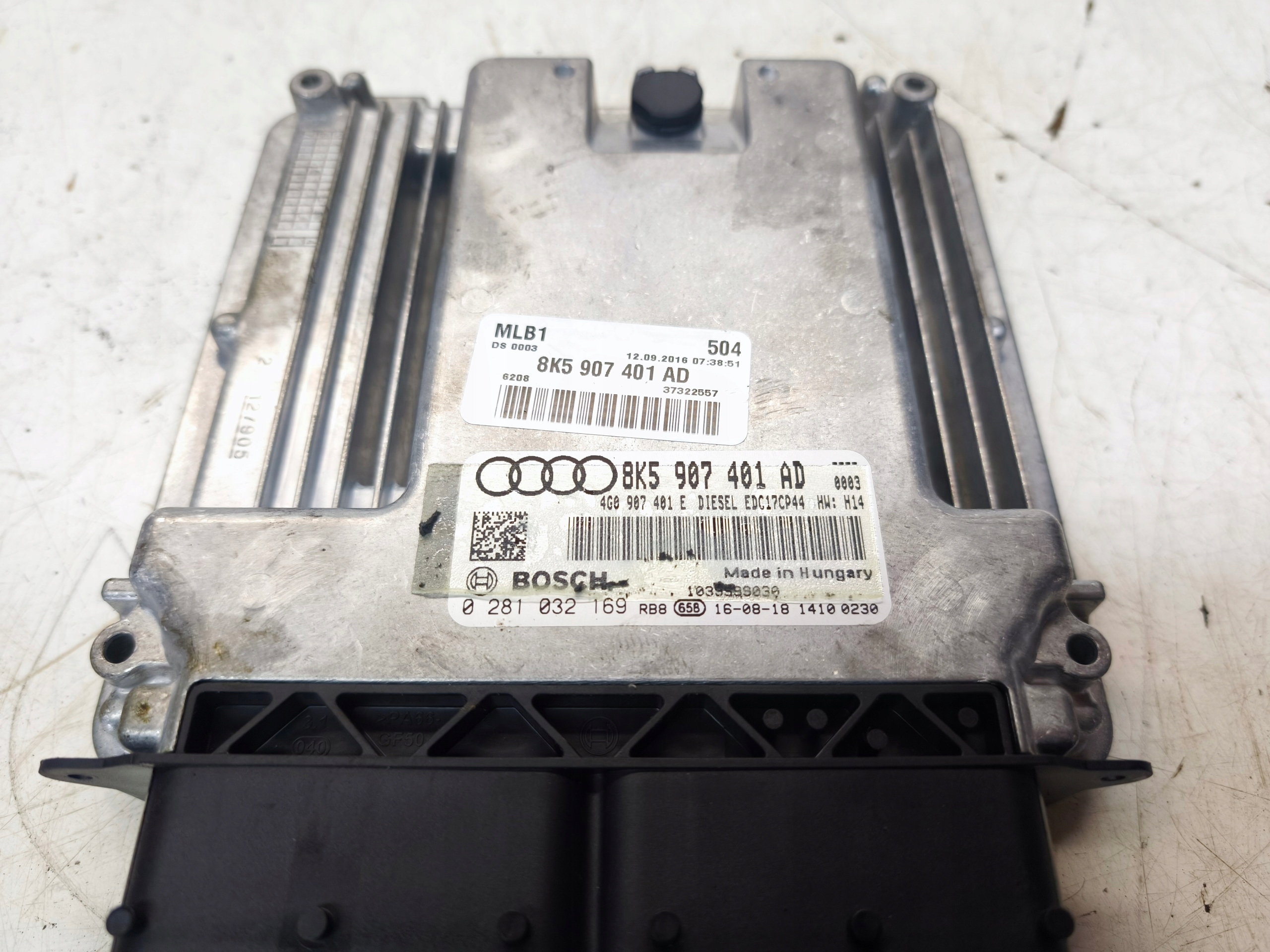 computer control unit of the engine AUDI Q5 8R LIFT 3.0 TDI CTB CTBA 8K5907401AD