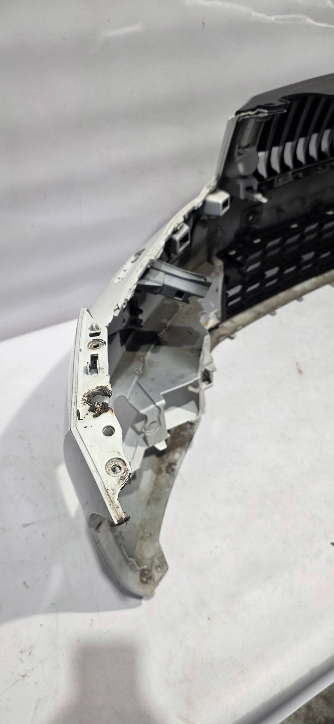 front bumper grille SKODA SUPERB III 15- 6XPDC washers original 3V080722