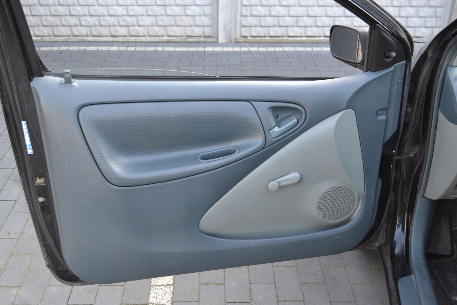 YARIS И ОБИВКА БОКОВОЙ ДВЕРИ ЛЕВАЯ ПРАВАЯ ЗАДНЯЯ