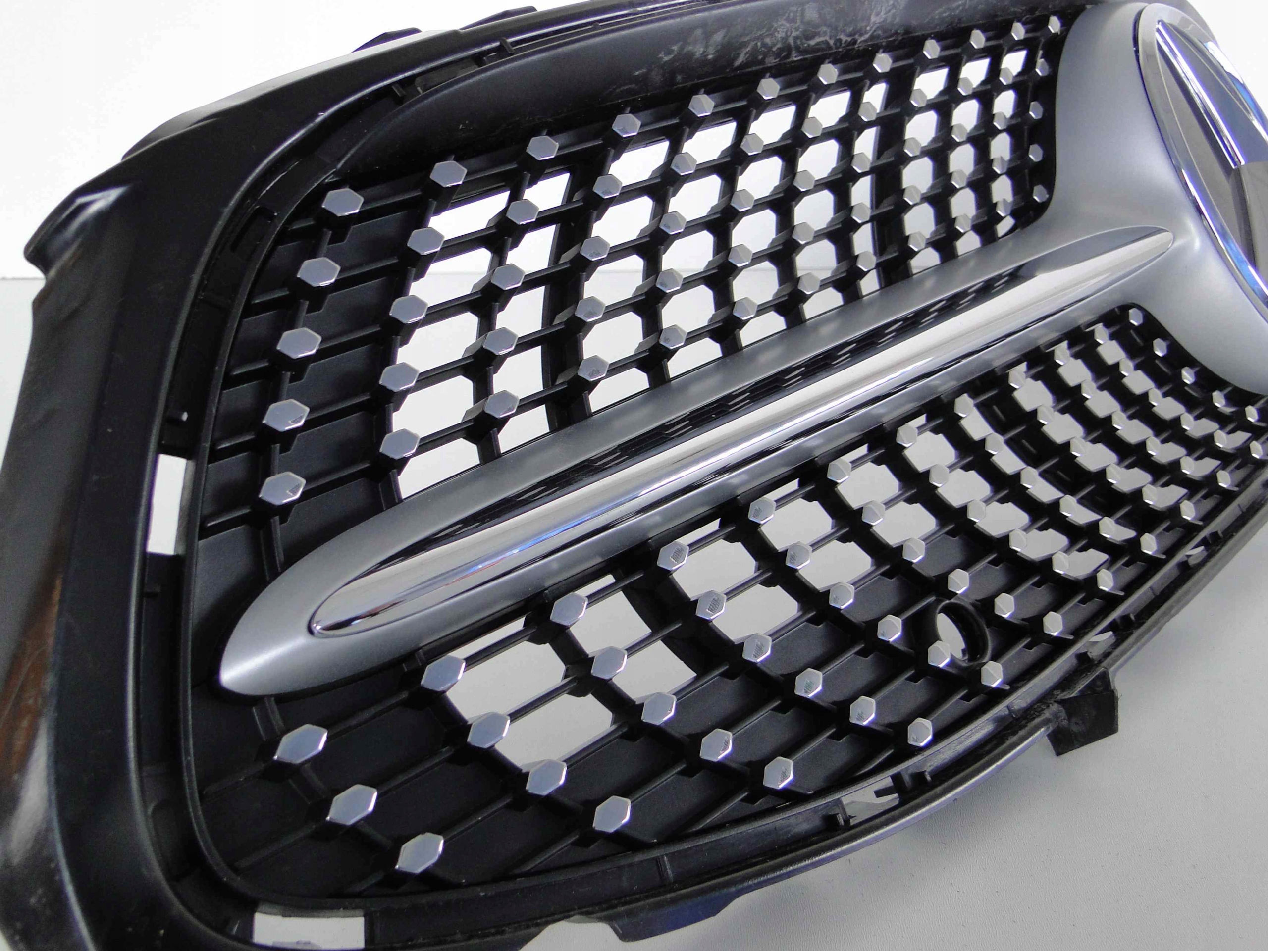 MERCEDES CLA 118 GRILL ATRAPA DIAMENT AMG ORYGINAŁ Producent części Mercedes-Benz OE
