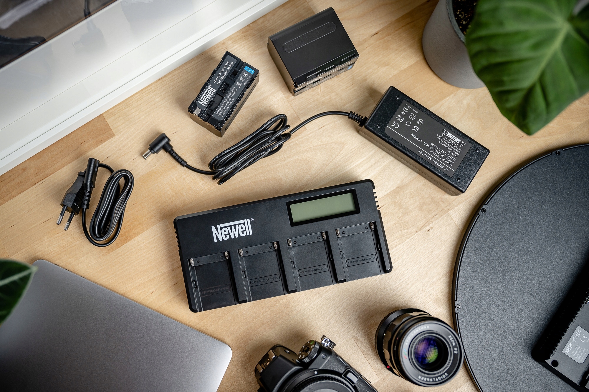 Ładowarka Newell DF-4CH do akumulatorów NP-F Model DF-4CH