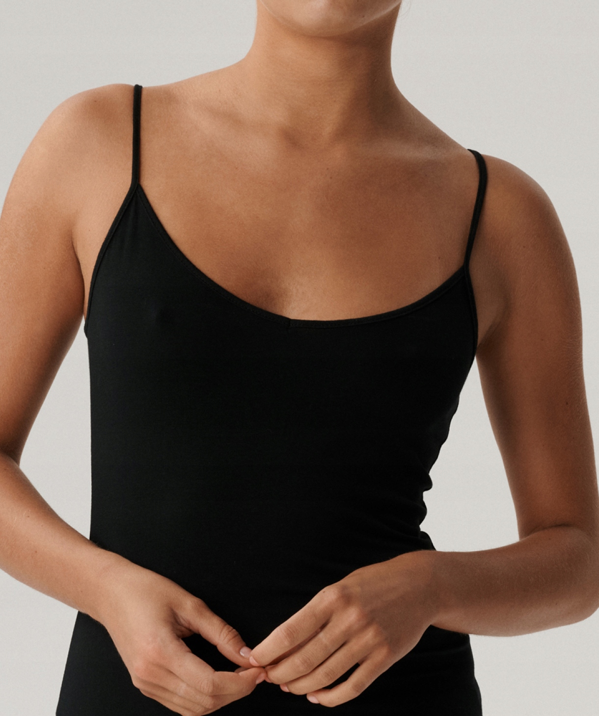 Koszulka damska podkoszulek ATLANTIC BASIC czarna M Dekolt serce