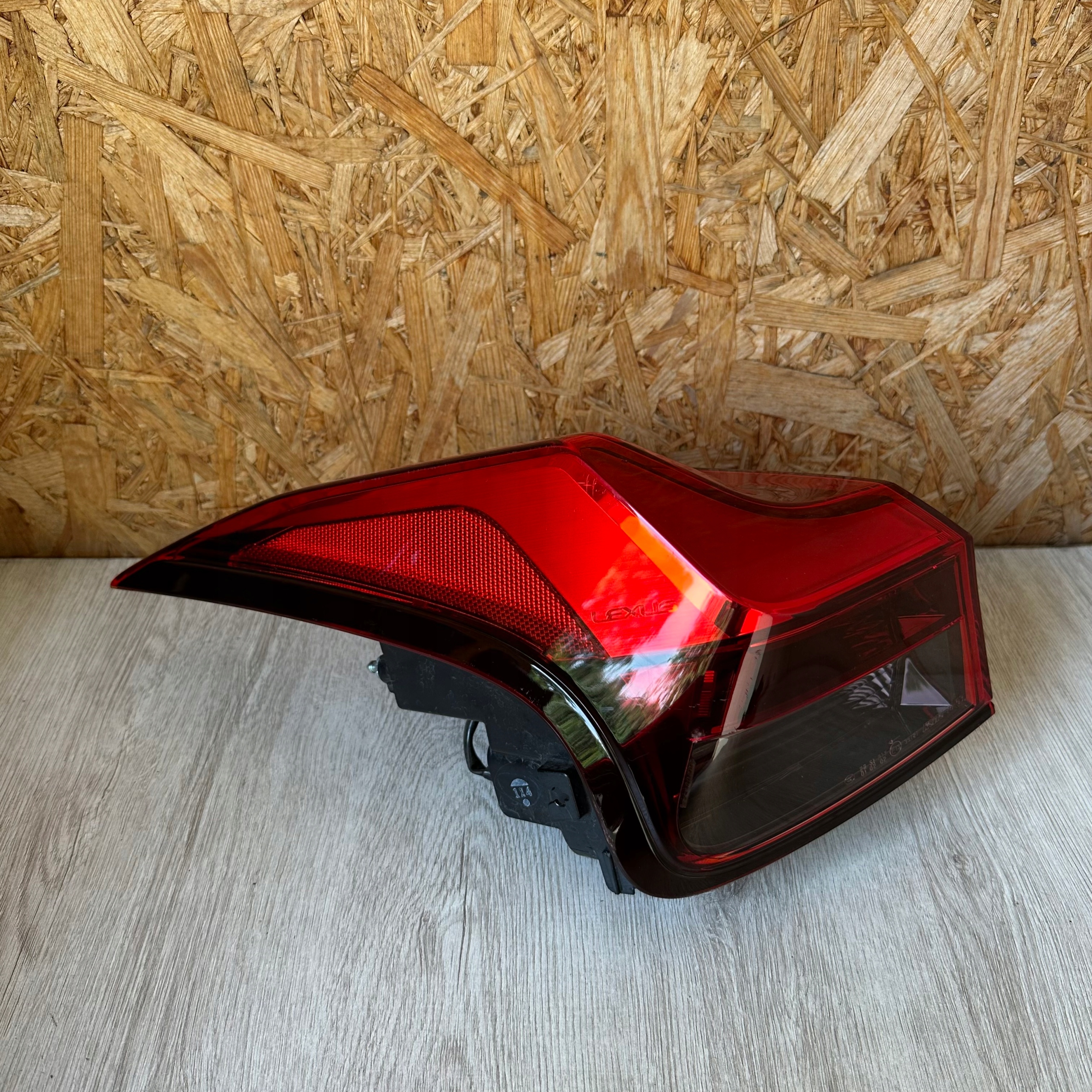 LIGHT REAR LEFT LEXUS UX 250H 2019 ROK