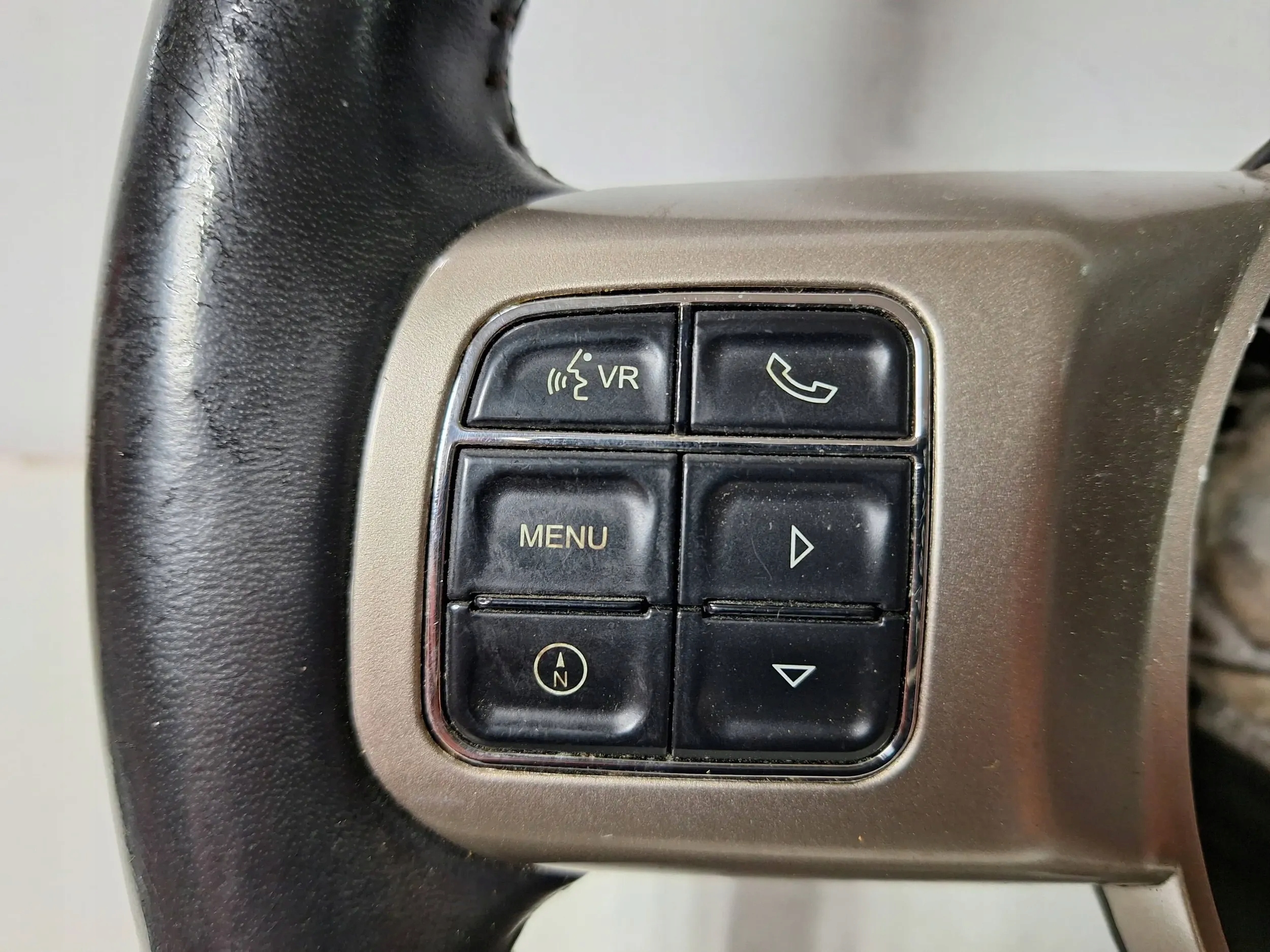 steering wheel, leather Jeep Compass and Lift 11