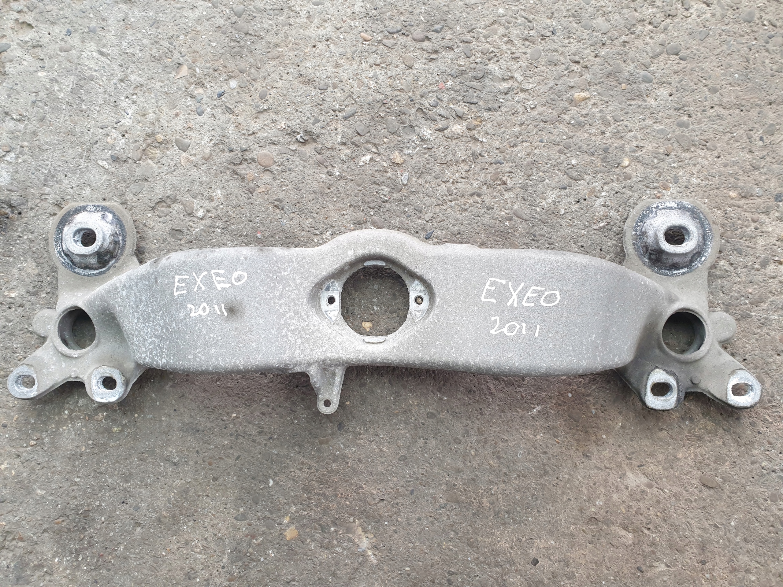 holder bracket sider bearing AUDI A4 B7 SEAT EXEO 8E0399263AL