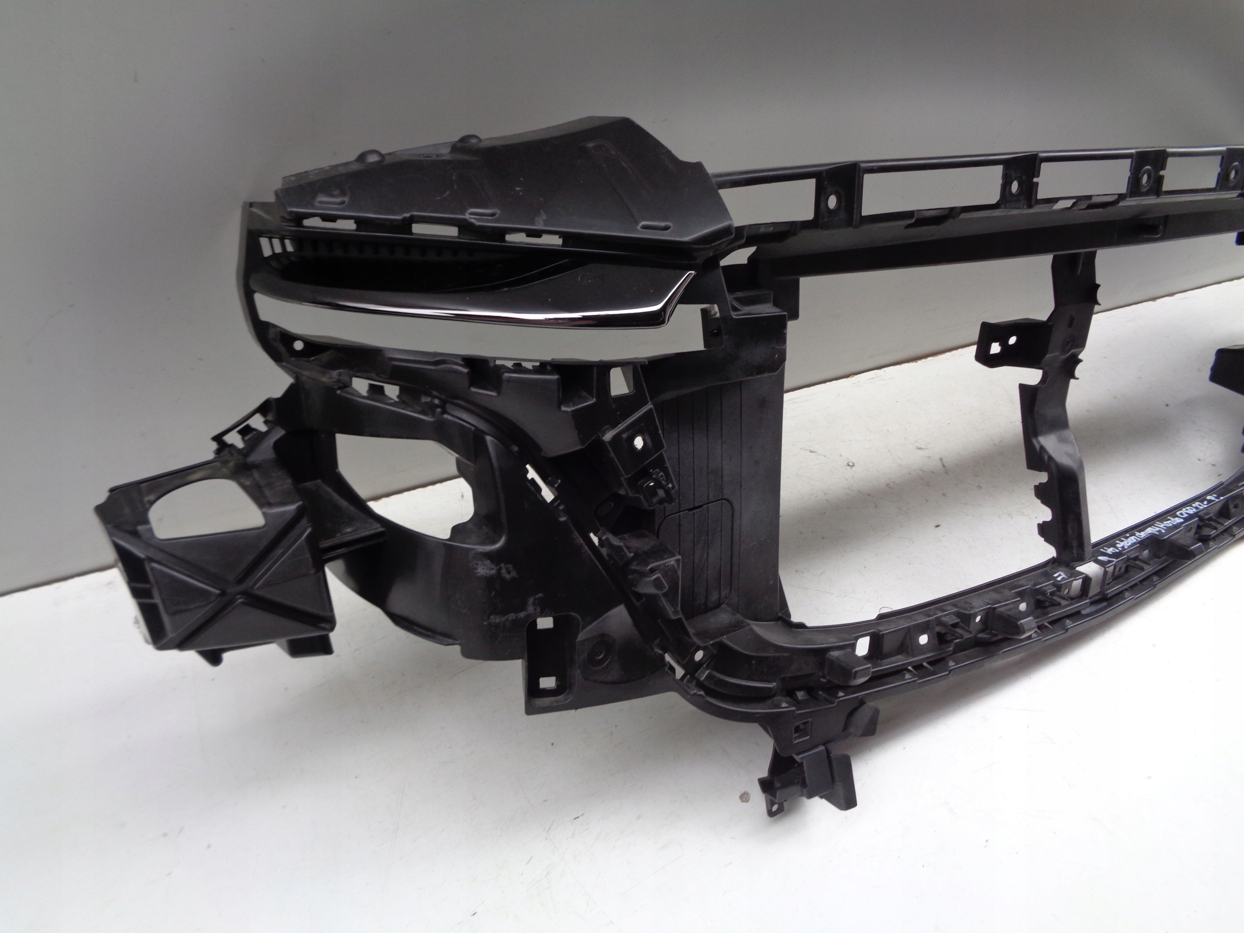Traversa Paraurti superiore Supporto GRIGLIA MAZDA CX60 22- + modanatura