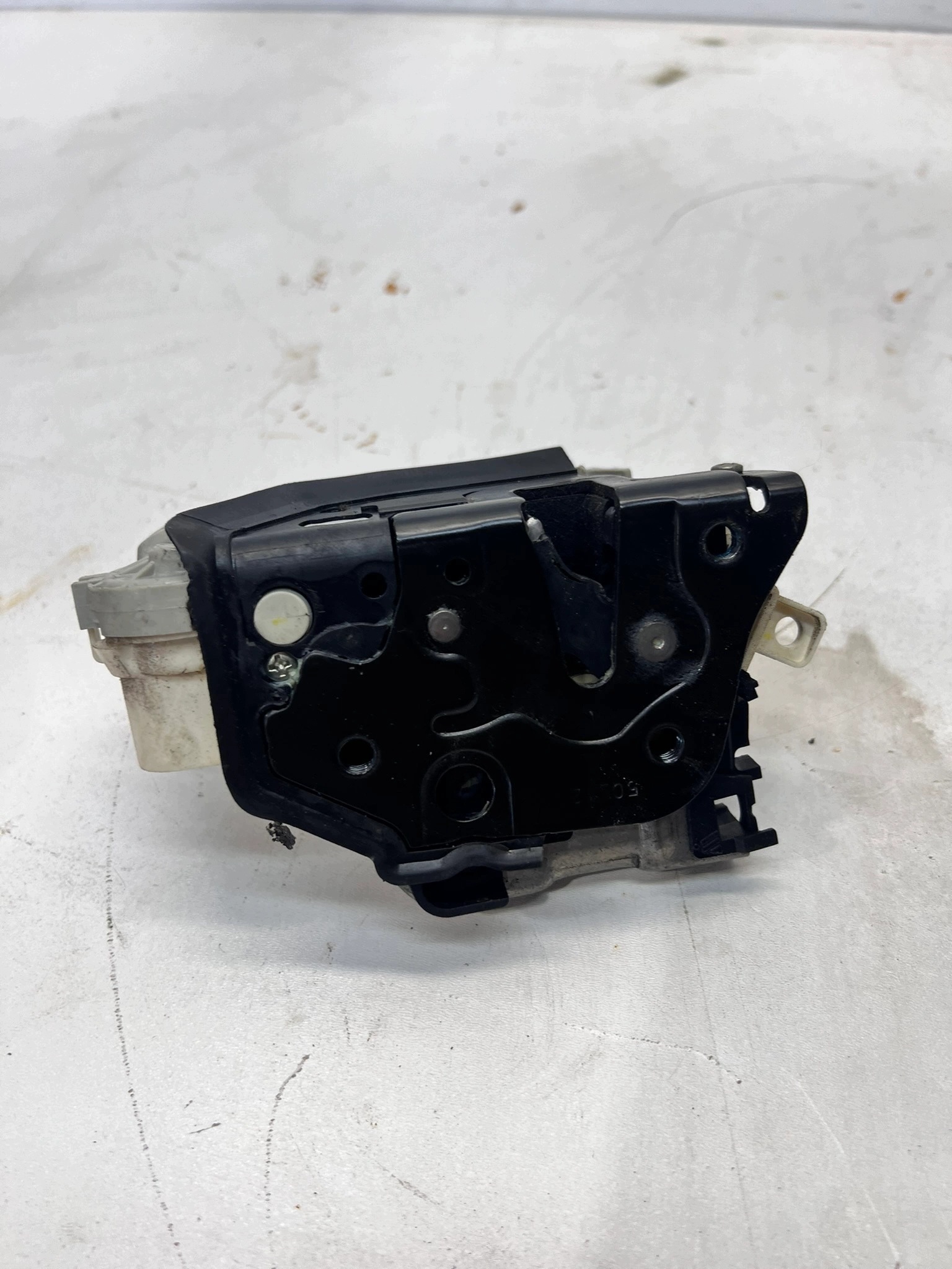 lock door left front AUDI A1 A3 A4 Q5 8X1837015 7-PIN
