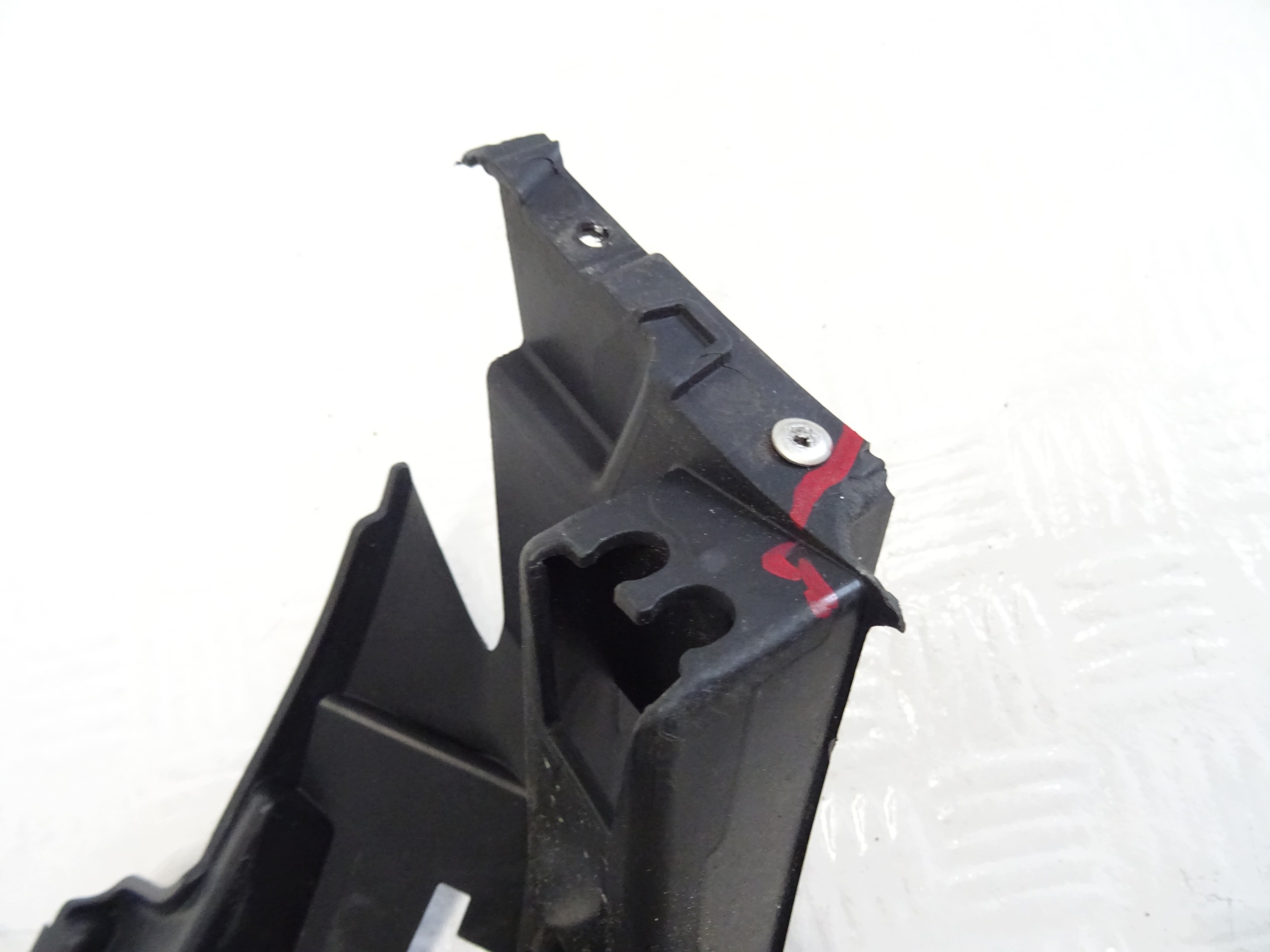 holder right front CITROEN JUMPY III 9811842177