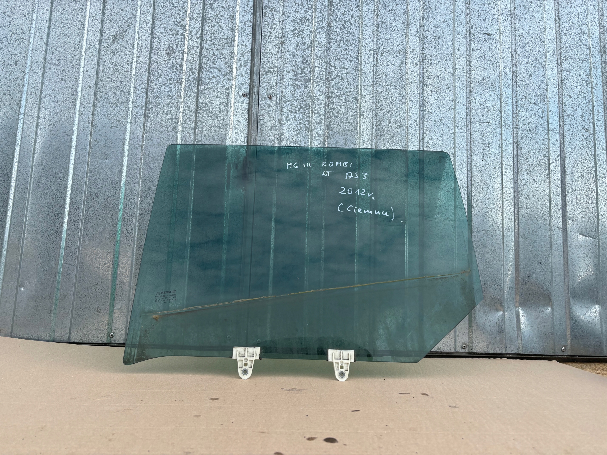 MEGANE III KOMBI SZYBA LEWA TYŁ TYLNA AS3