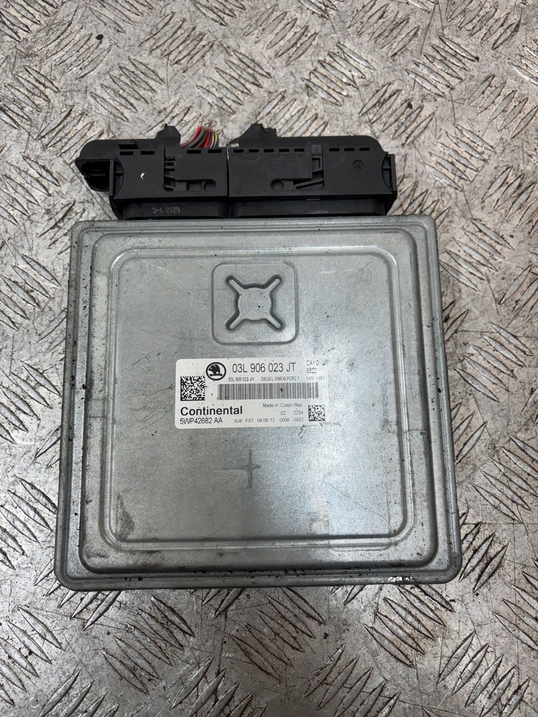 control unit of the engine computer SKODA YETI 1.6 TDI 03L906023JT