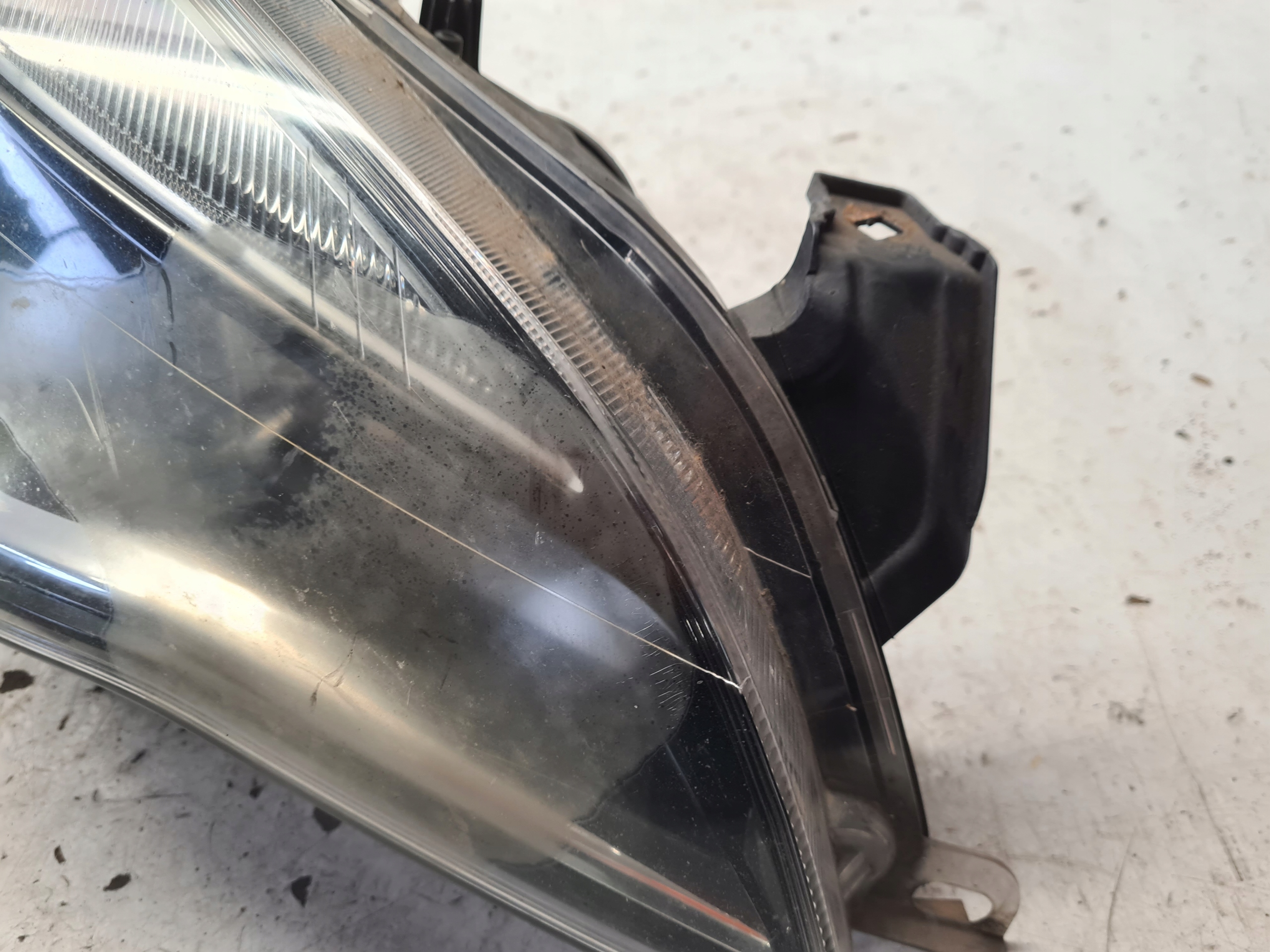OPEL ASTRA J LIFT REFLEKTOR light right front right CIEMNA ANGLIK UK