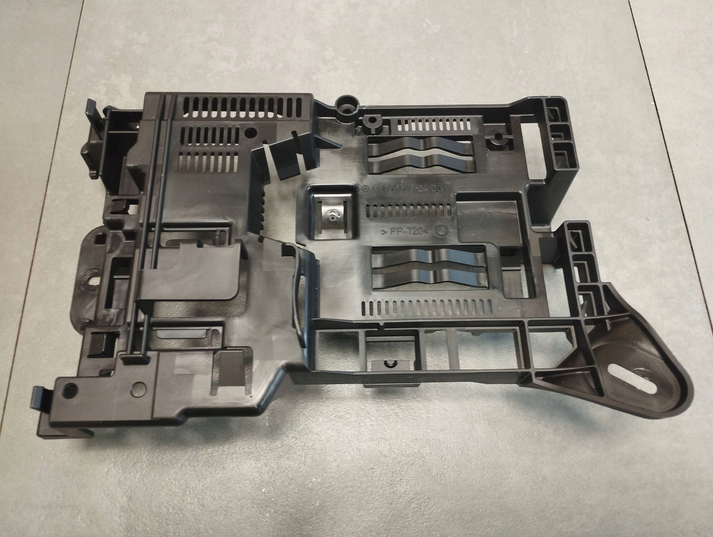 Mercedes-Benz GLE W166 bracket A1665452400