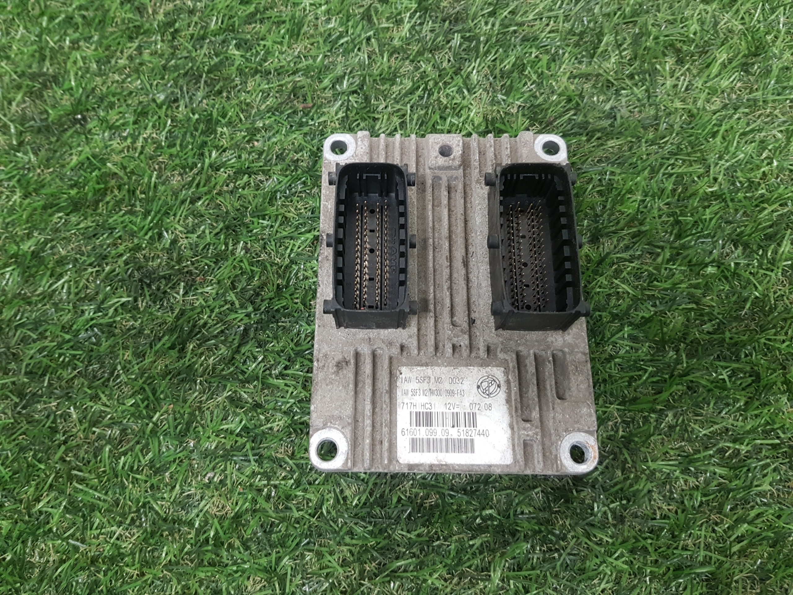 computer of the engine control unit FIAT GRANDE PUNTO 51827440