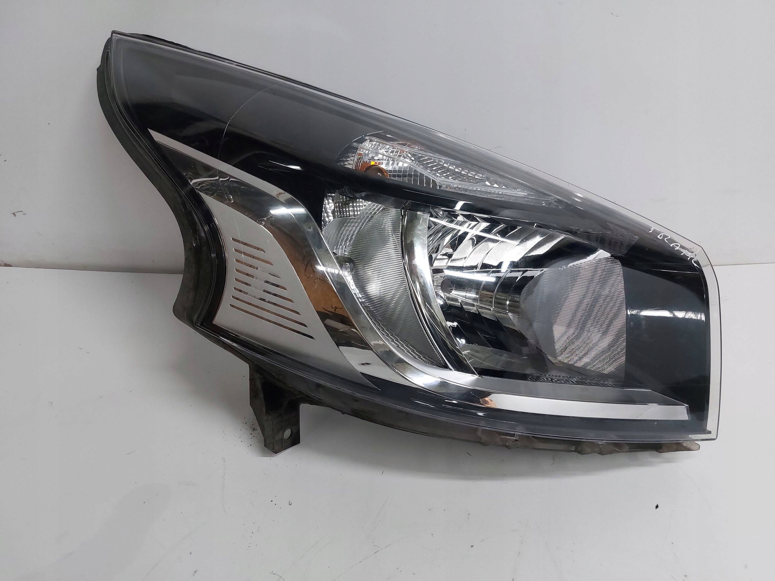 RENAULT TRAFIC III 3 14r> light right front front 260109424R EUROPA