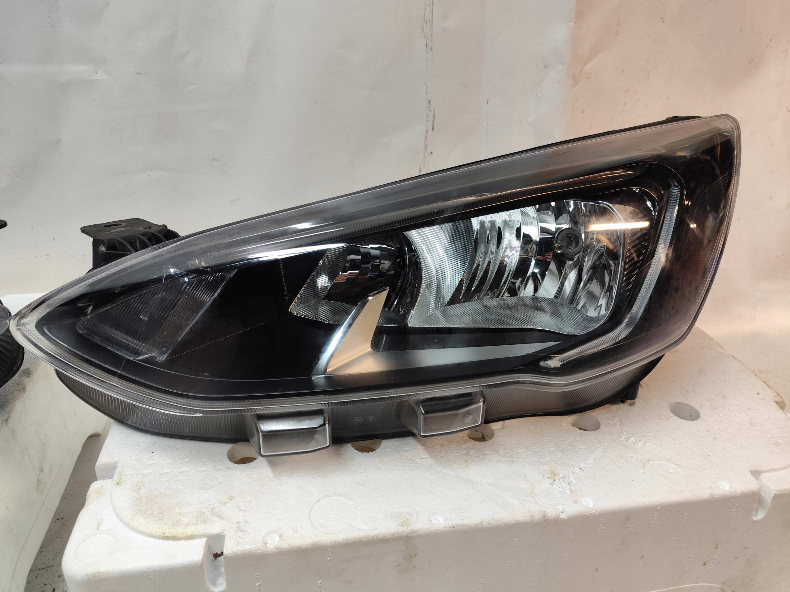 FORD FOCUS MK4 LIFT light front left DEMONTAZ
