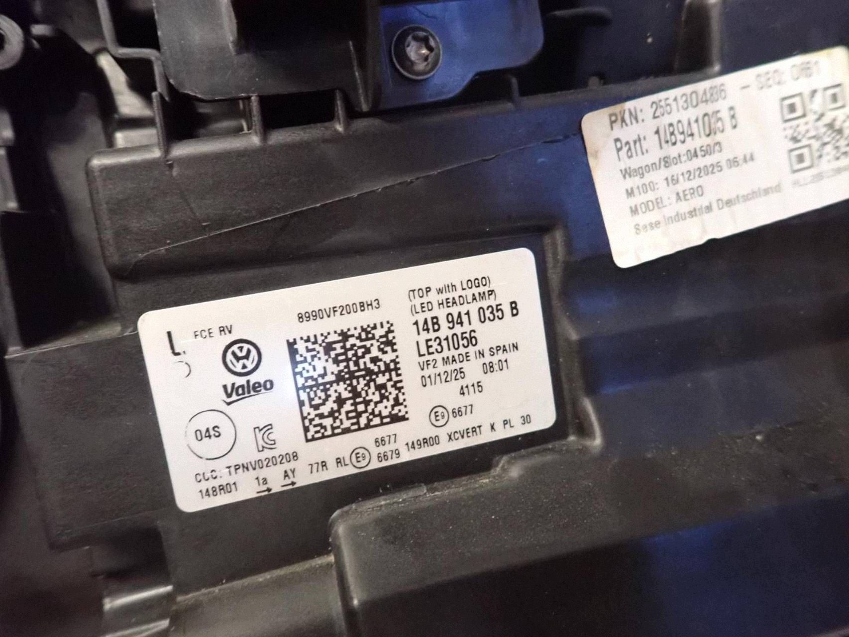 light front front left VW ID7 2023- FULL LED 14B941035B