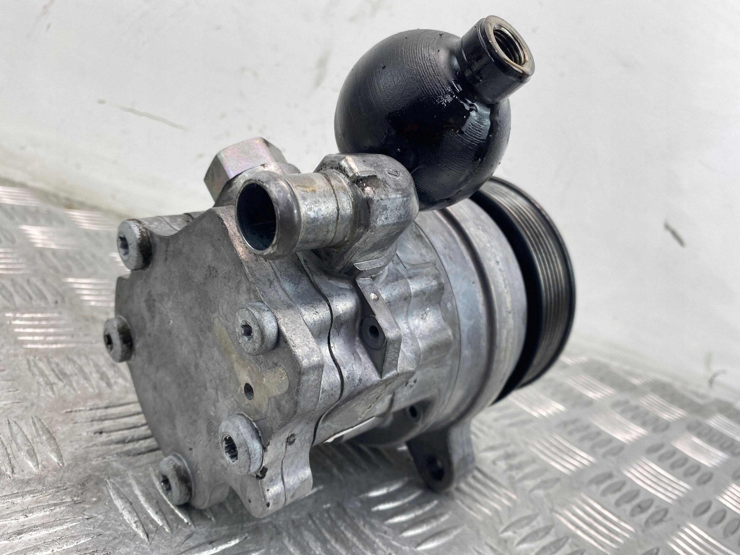 BMW 3 E90 335i servo pump LH2113743 N54B30A