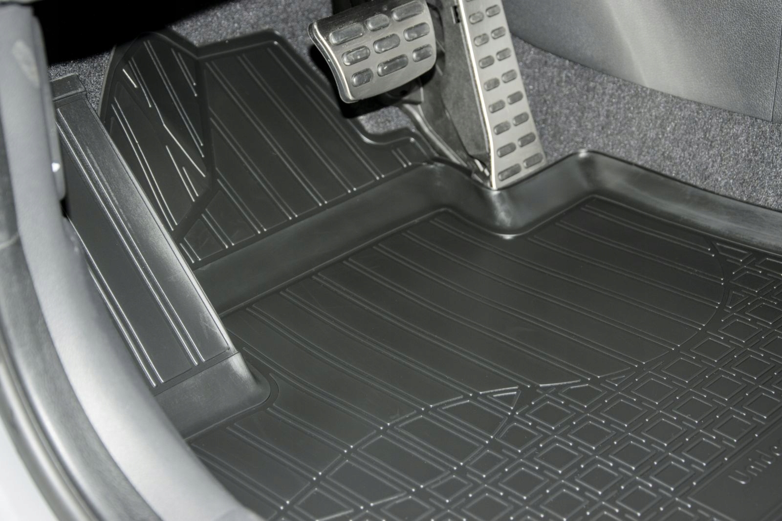 JEEP GRAND CHEROKEE 2011-21 DYWANIKI GUMOWE KORYTK Numer katalogowy producenta NORMJE502