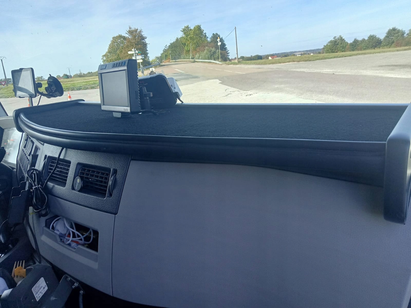 PÓŁKA STOLIK NA KOKPIT VOLVO FE / FL Producent części Inny