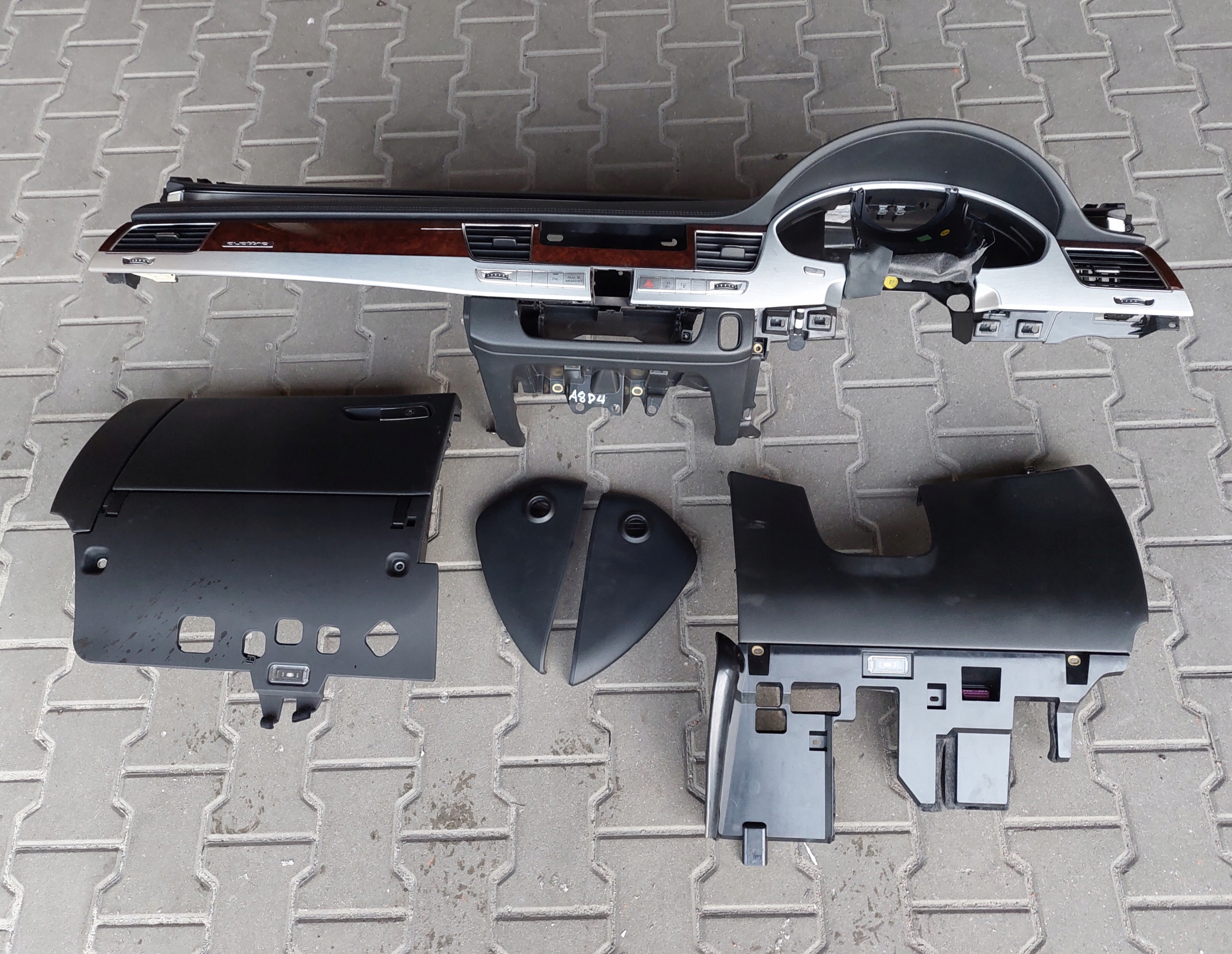 dashboard console DASHBOARD ANGLIK UK AUDI A8 D4