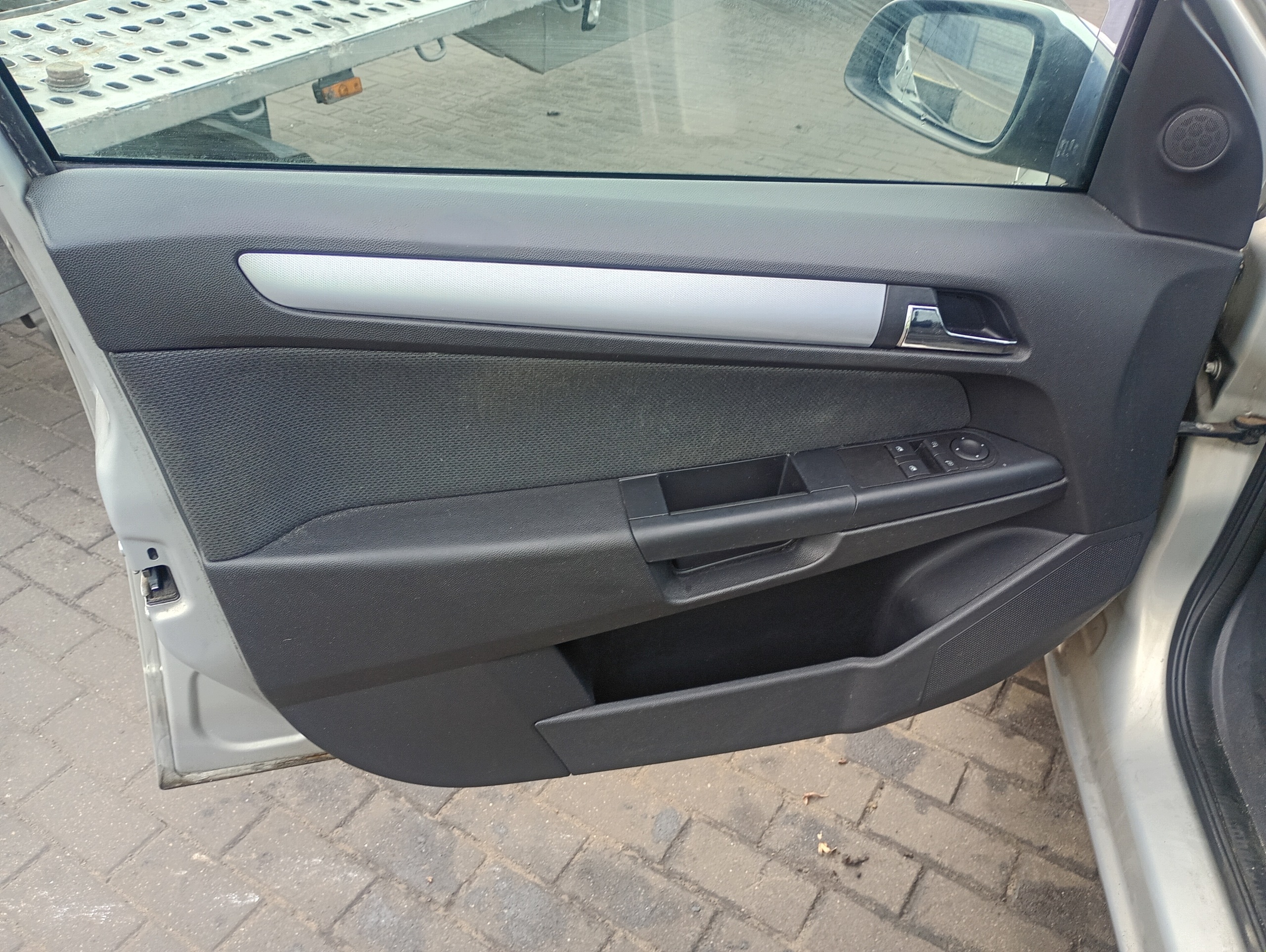 upholstery left side left front Opel Astra H 04-10