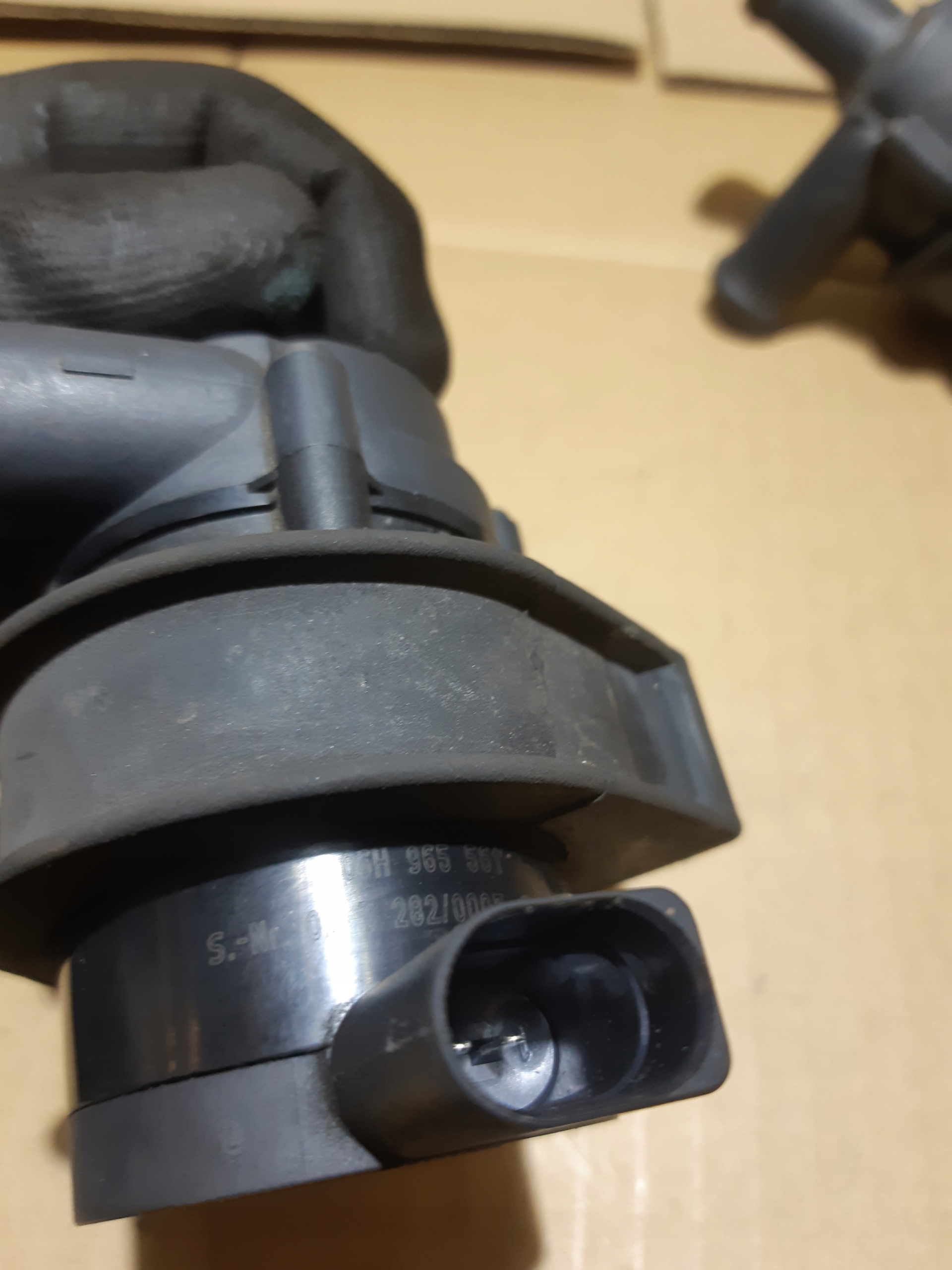 AUDI A4 B8 A5 Q5 dodatková pumpa pumpa vody 06H965561
