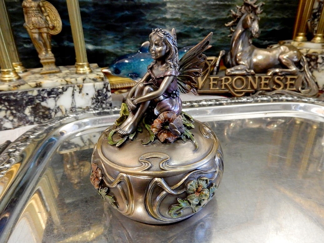 SZKATUŁKA Z ANIOŁKIEM NA KWIATACH ELFKA GRAWER v Wysokość 11.5 cm