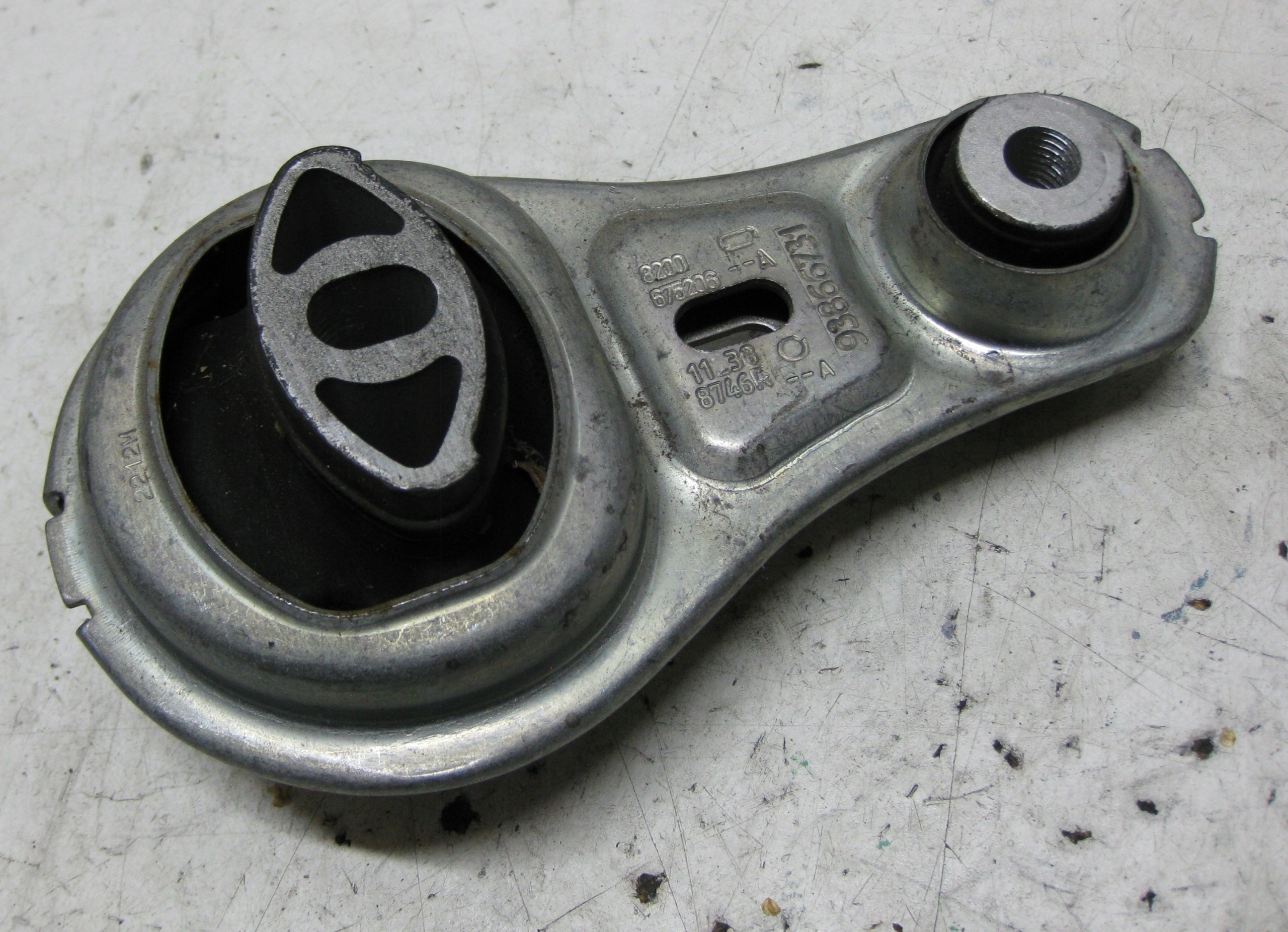 RENAULT MASTER III LIFT holder engine mount 112388746R