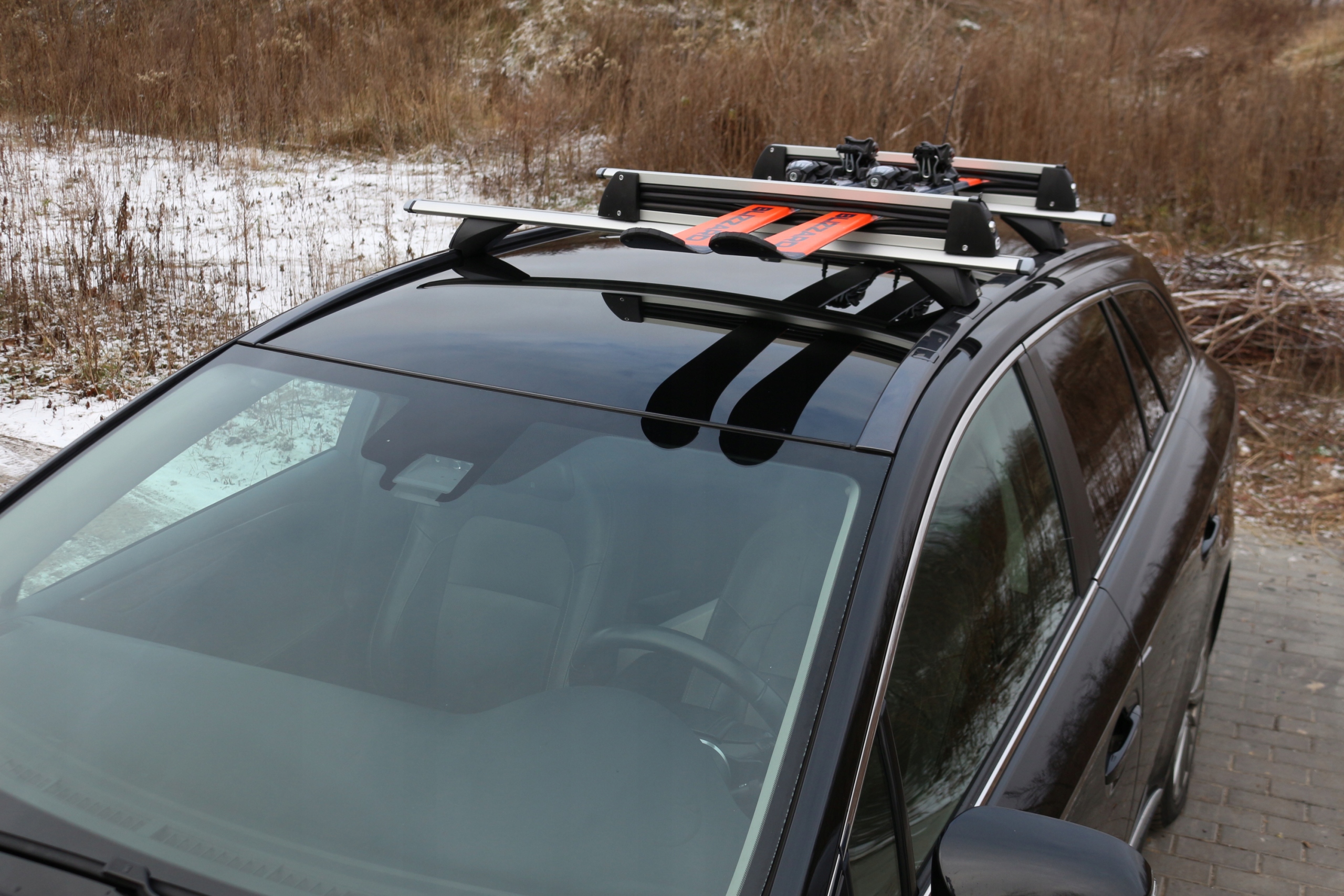 UCHWYT BAGAŻNIK NARCIARSKI NA 3 PARY NART 2 DESKI SNOWBOARDOWE AMOS SREBRNY Waga produktu z opakowaniem jednostkowym 3.5 kg