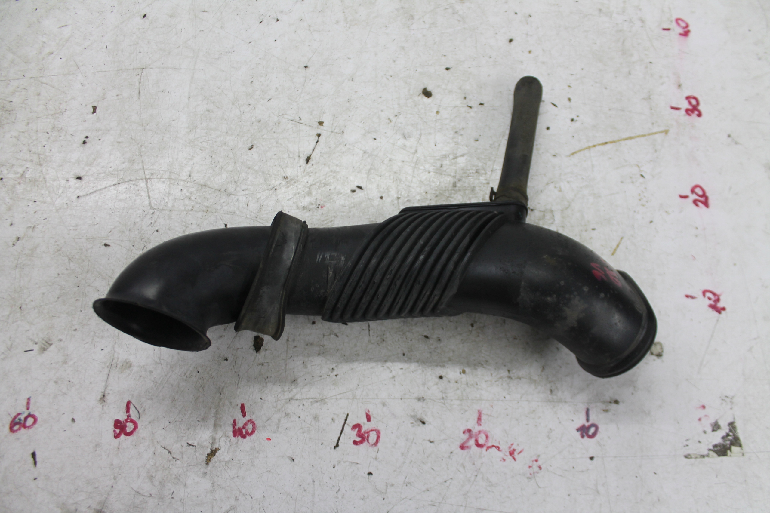 pipe air hose 7L6129609E AUDI Q7 4L 3.0 TDI