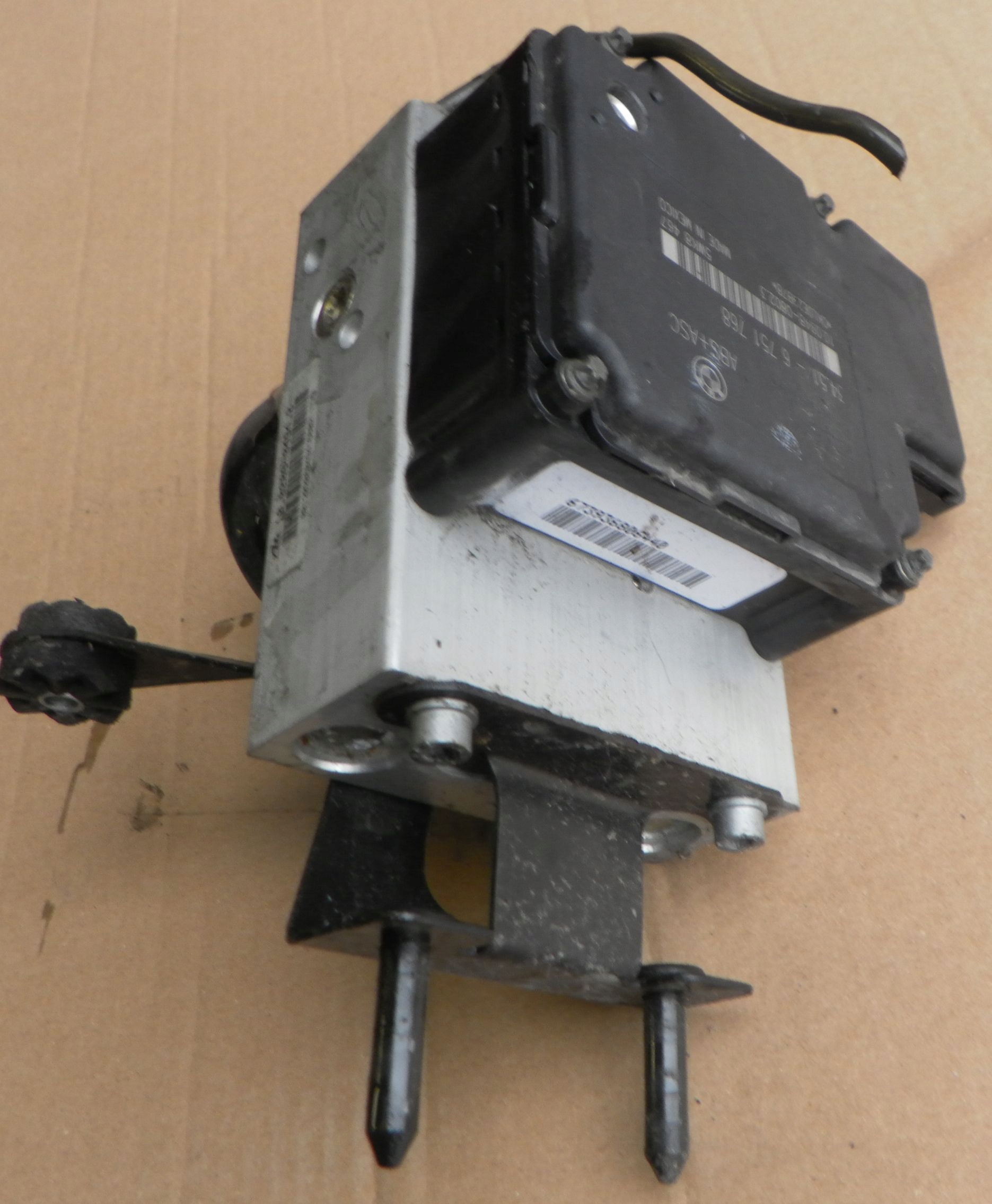 BMW E46 2000R. 330i насос ABS 34516751768