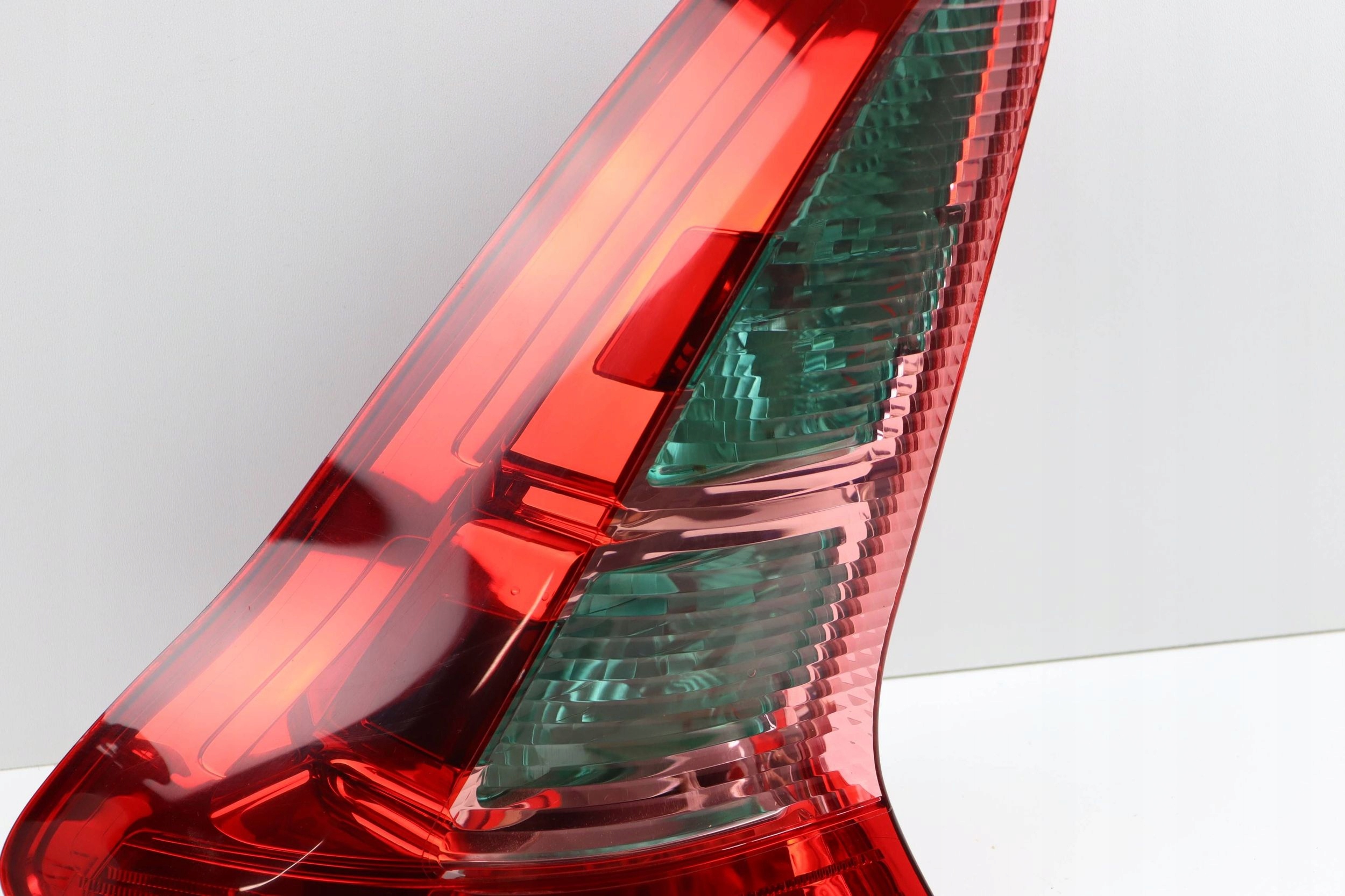 CITROEN C4 and light left rear part rear 9646801777 EUROPA