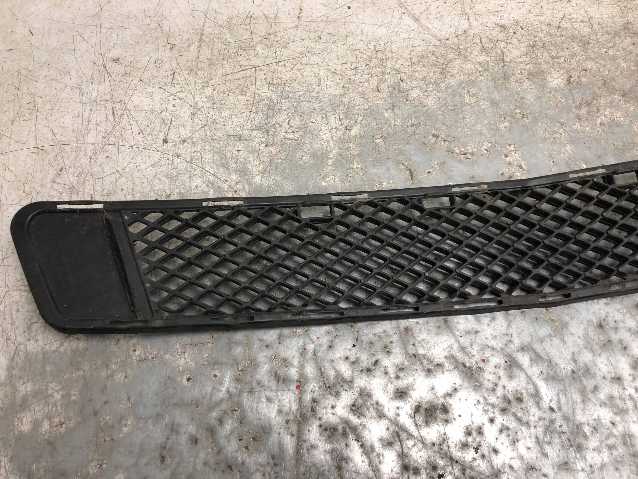 grid of a bumper front MERCEDES W204 A2048852123