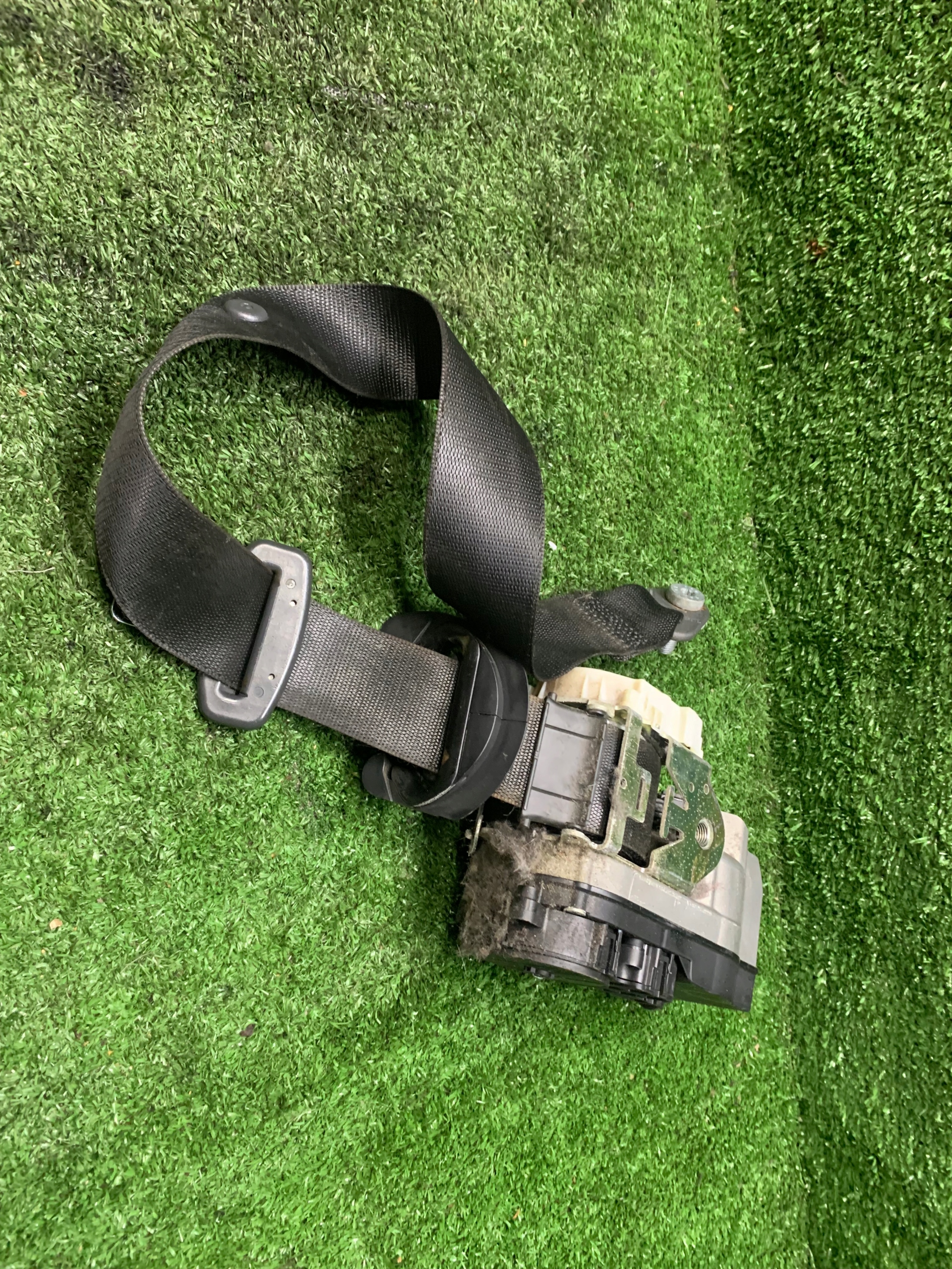 MERCEDES W220 PAS BEZPIECZEŃSTWA PRZÓD PRZEDNI LEWY 2208602585