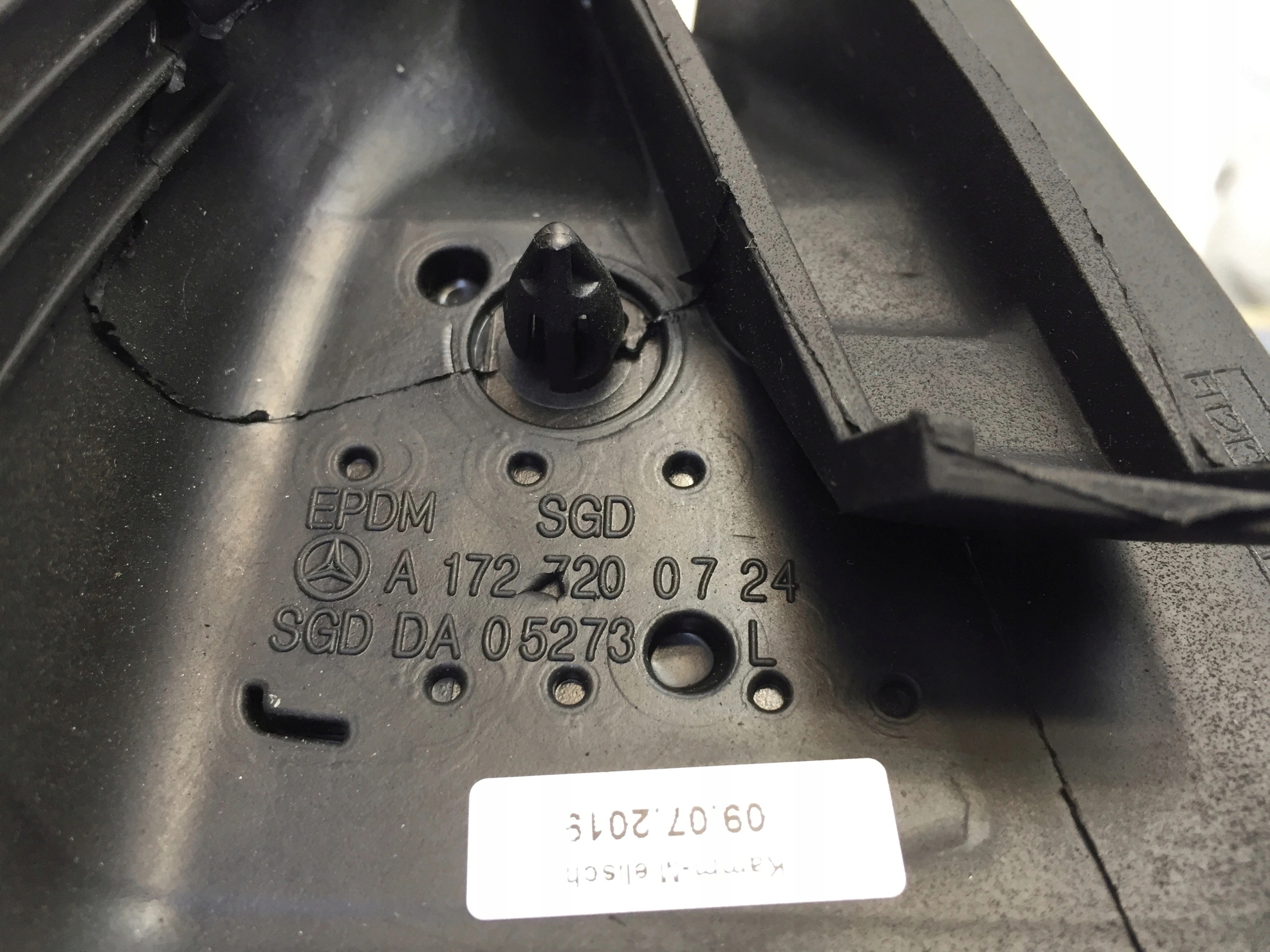 MERCEDES SLC W172 2019 LISTWA USZCZELKA PRZOD P L Part number A1727200724