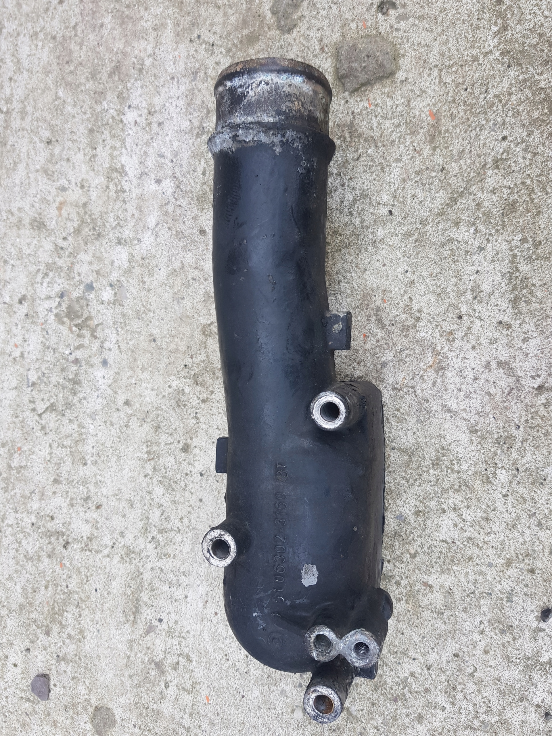 Man Tga D28 Kolanko obudowa termostatu