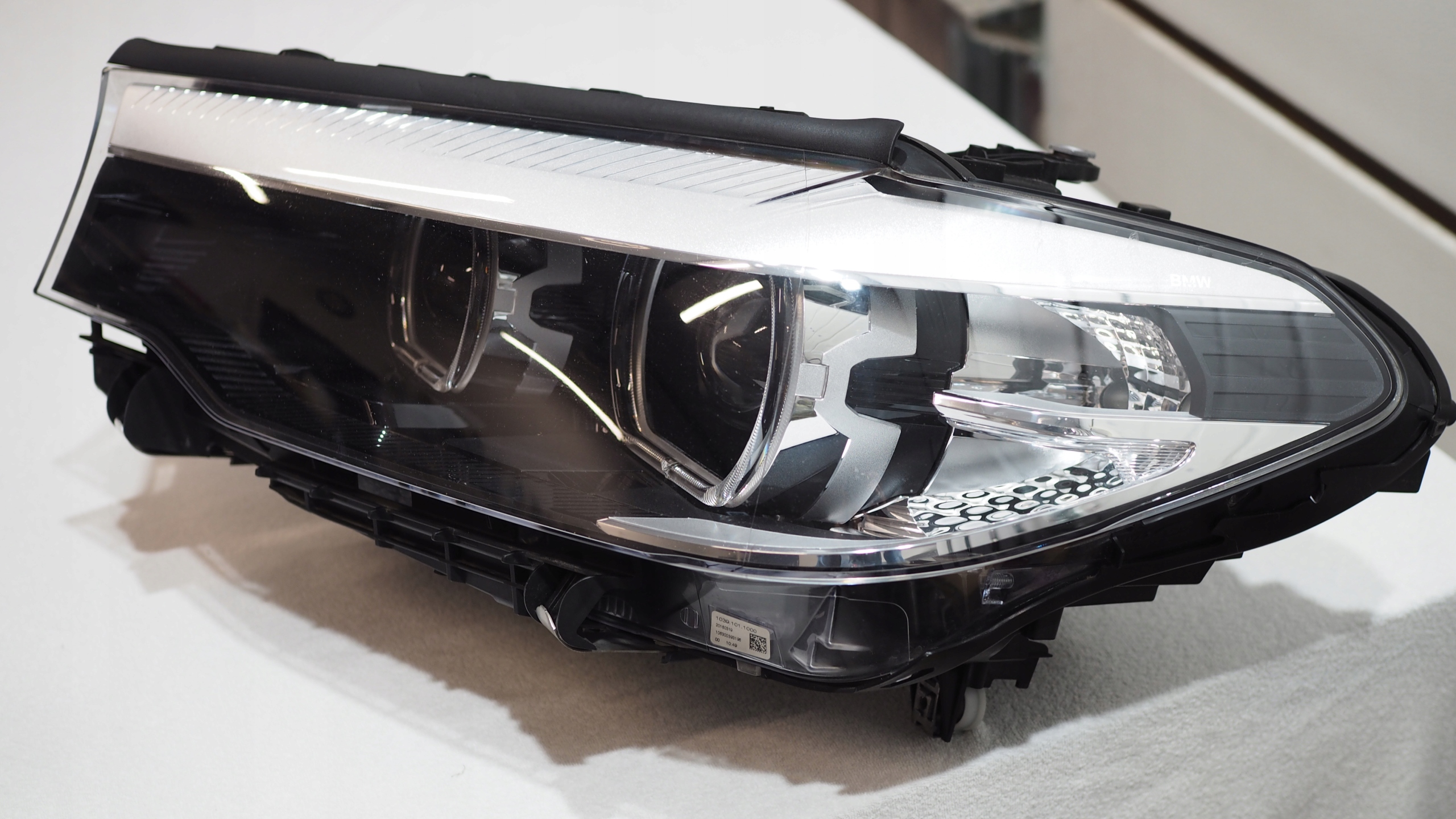 левый full led BMW 5 V G30 G31 849911101