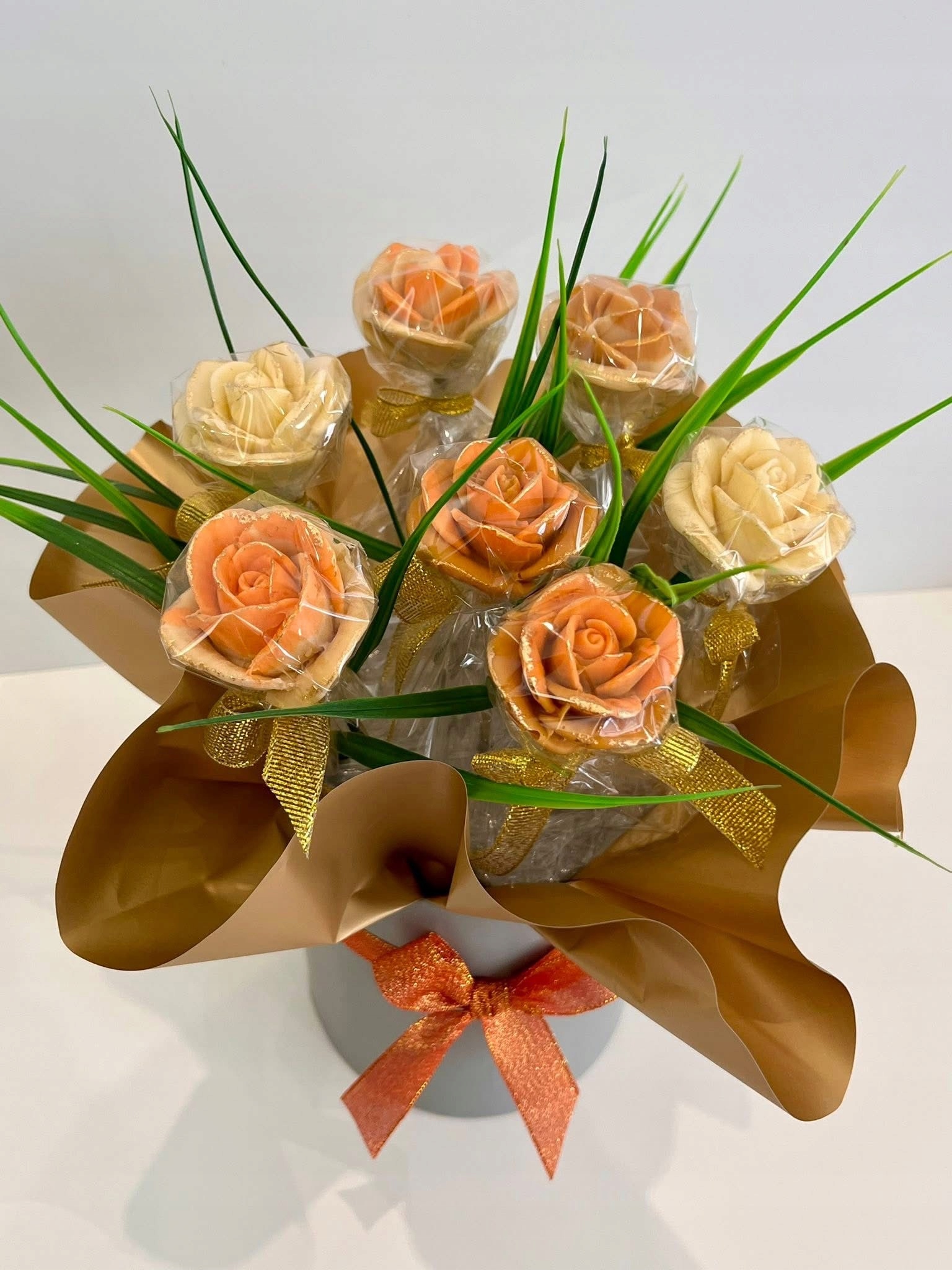 Levně Květinový box Růže z čokolády kytice v krabičce Valentýn Den žen 18 ka