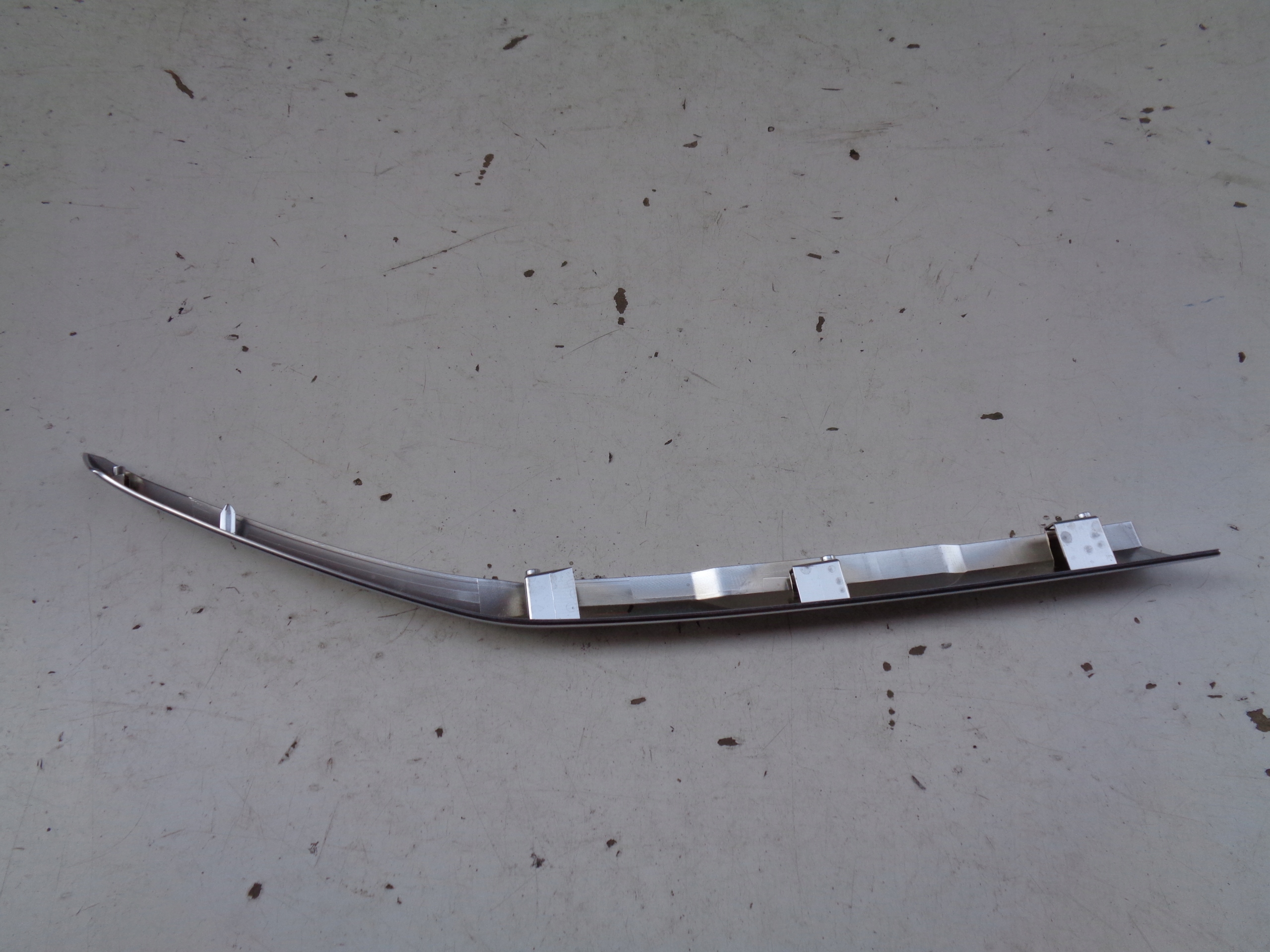 CHROM GRIGLIA sinistra VW AMAROK 23