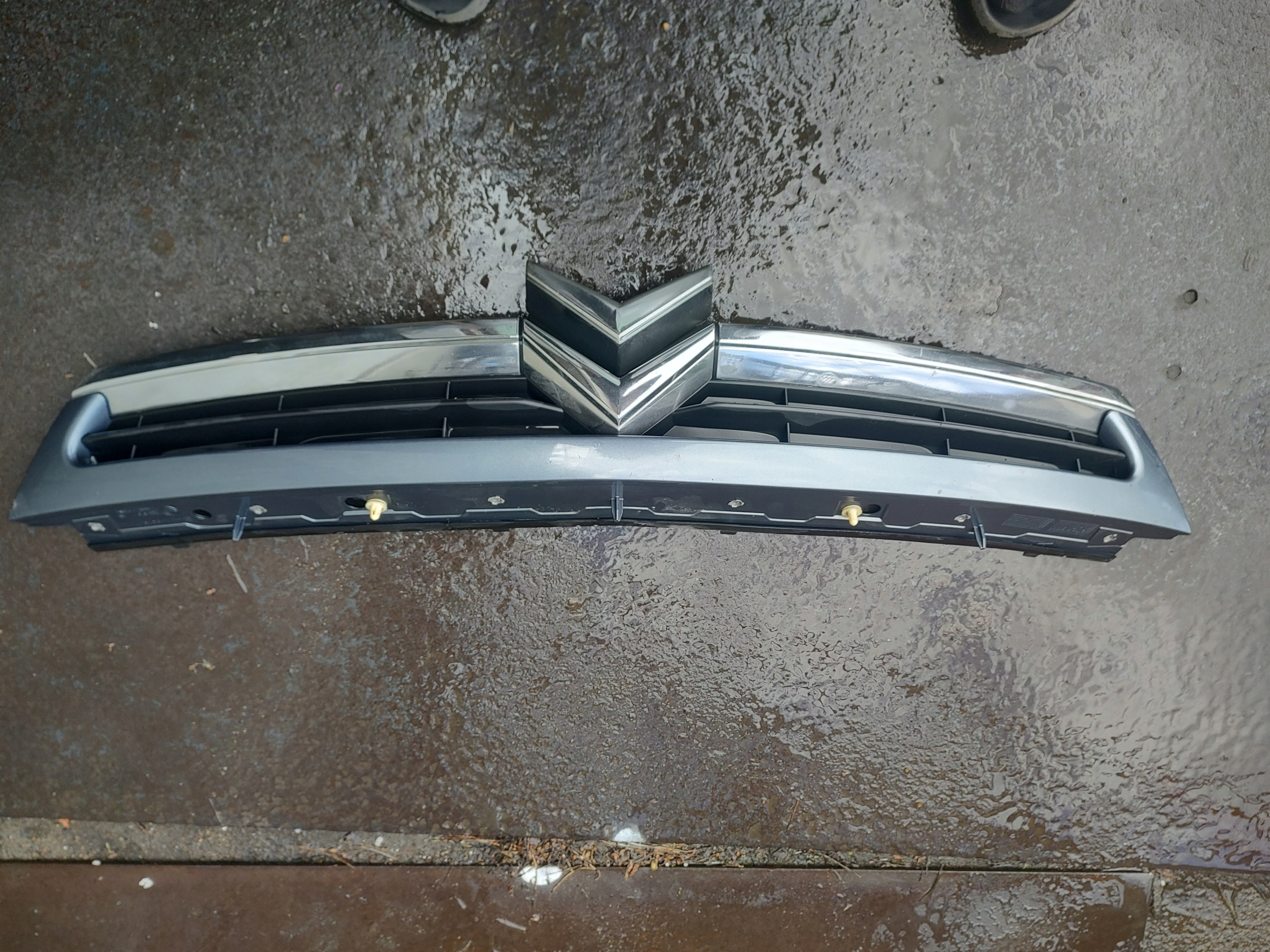 решетка радиатора CITROEN C8 рестайлинг 2007r- перед Капоты 1401075177