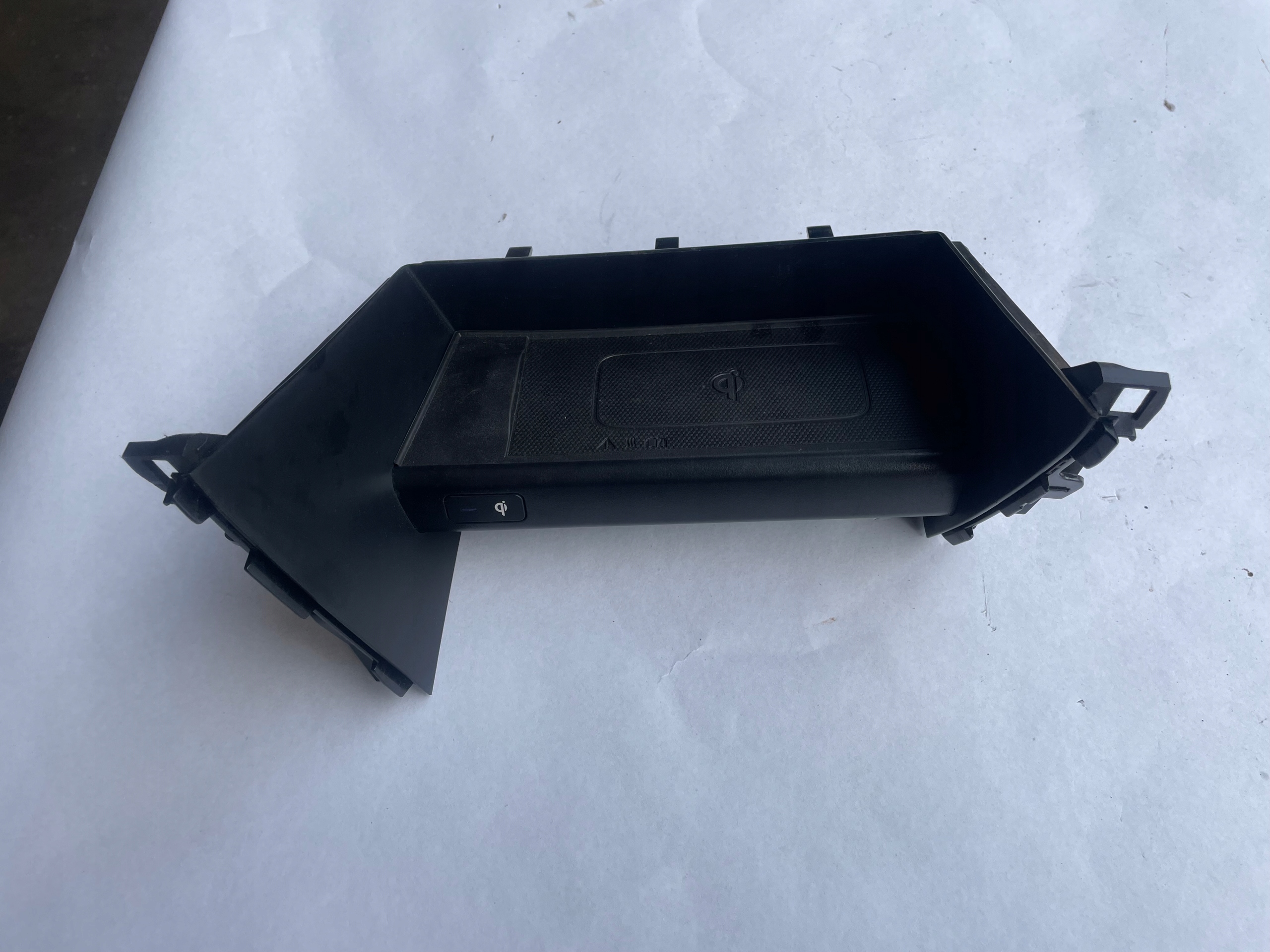 Kia Ceed III бездротовий зарядний пристрій 95560-J7000