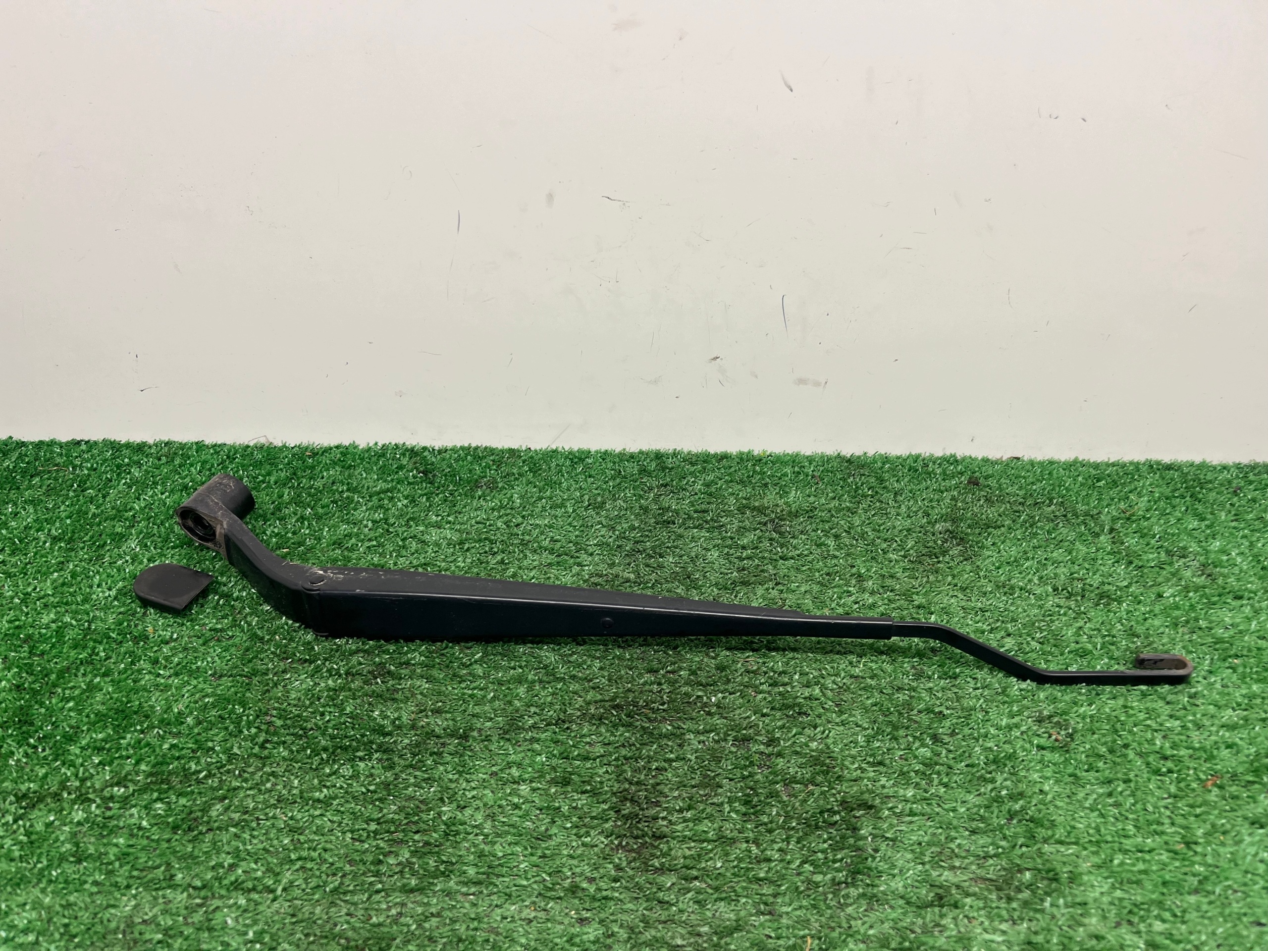 wiper arm front left NISSAN MICRA K14 2641N1