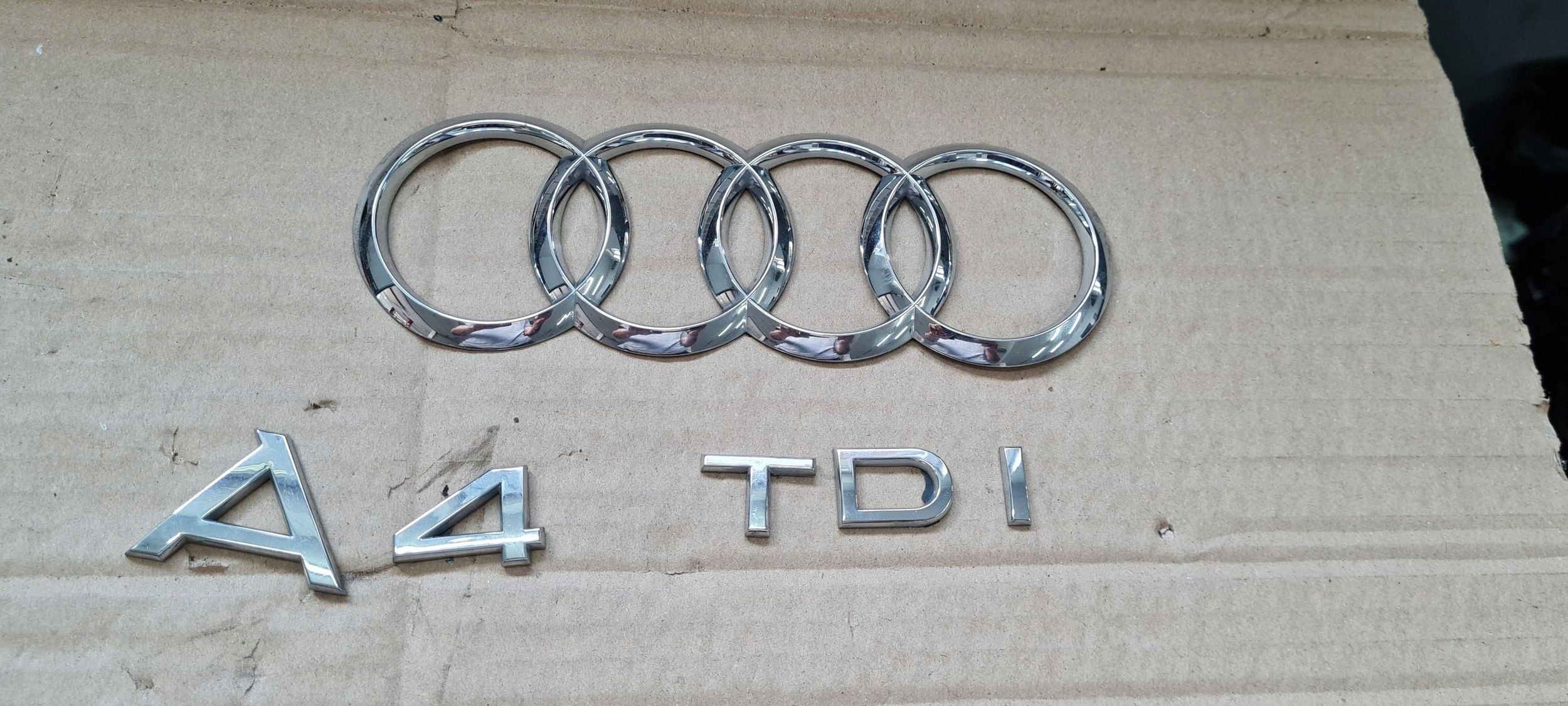 A4 B9 8W EMBLEMAT logo bonnet boot LOGO AUDI A4 TDI
