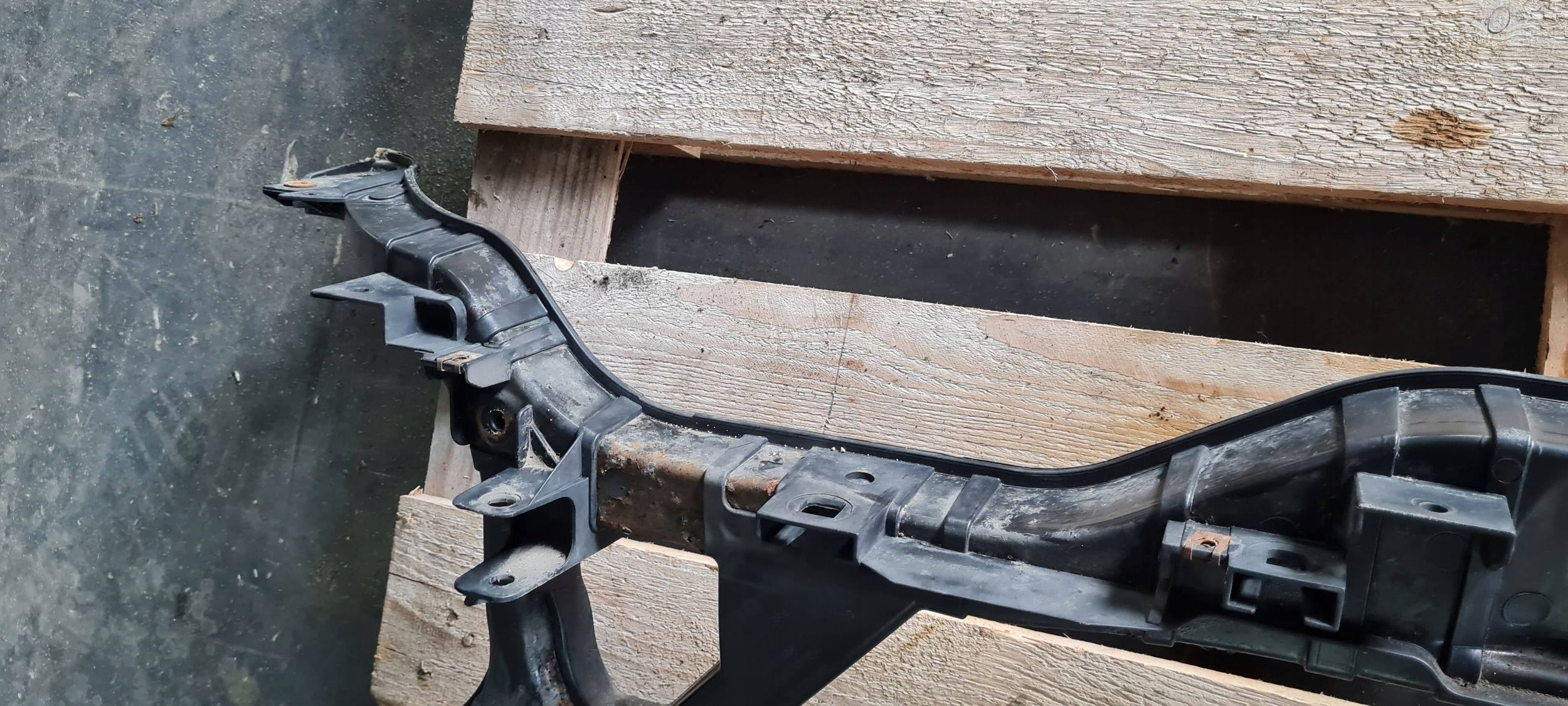 Q5 8R support panel for radiators pillar iron 2.0 TDI 8R0805594B