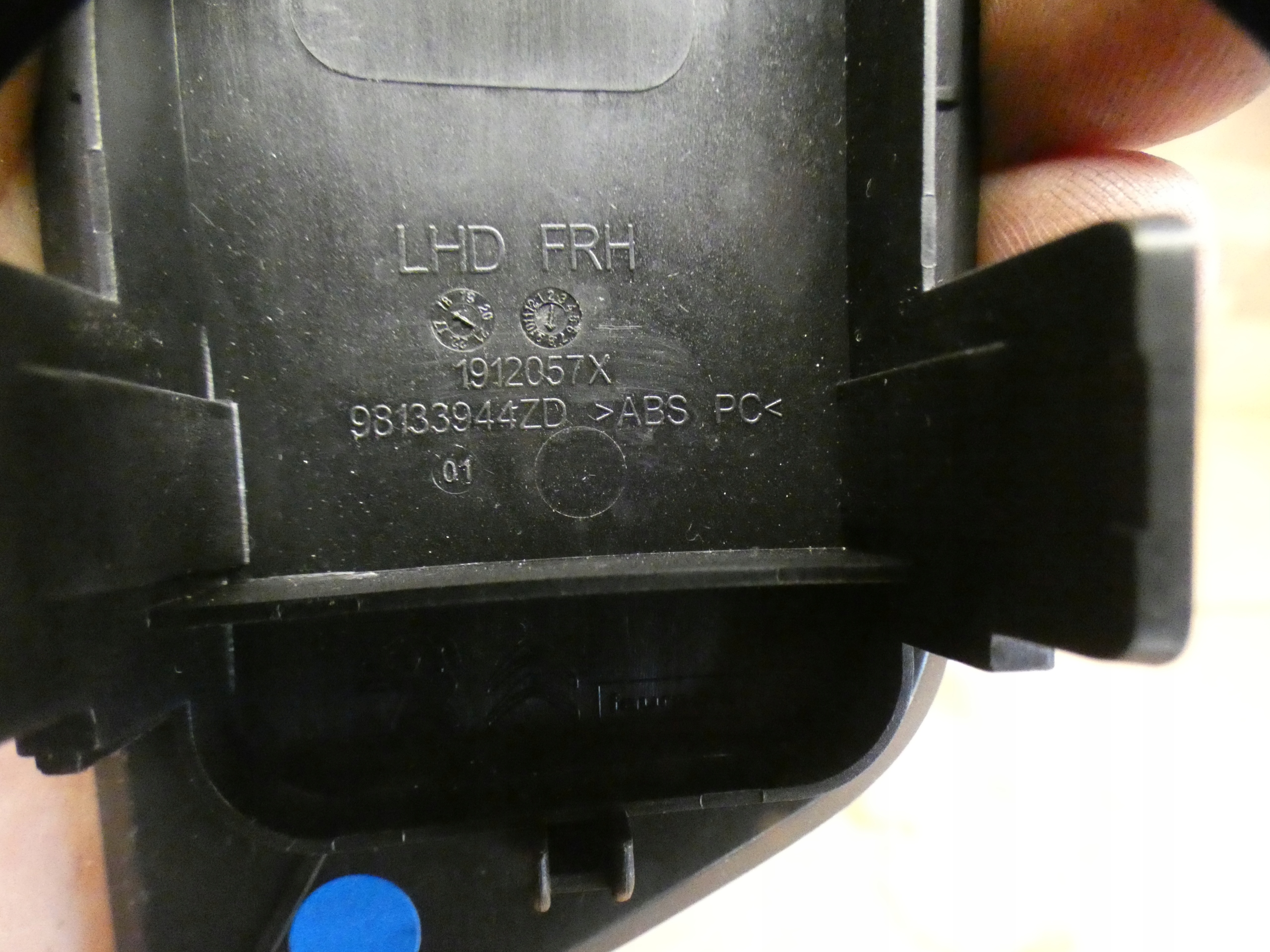 PANEL switch windows right rear part PEUGEOT 508 II 98220313ZD