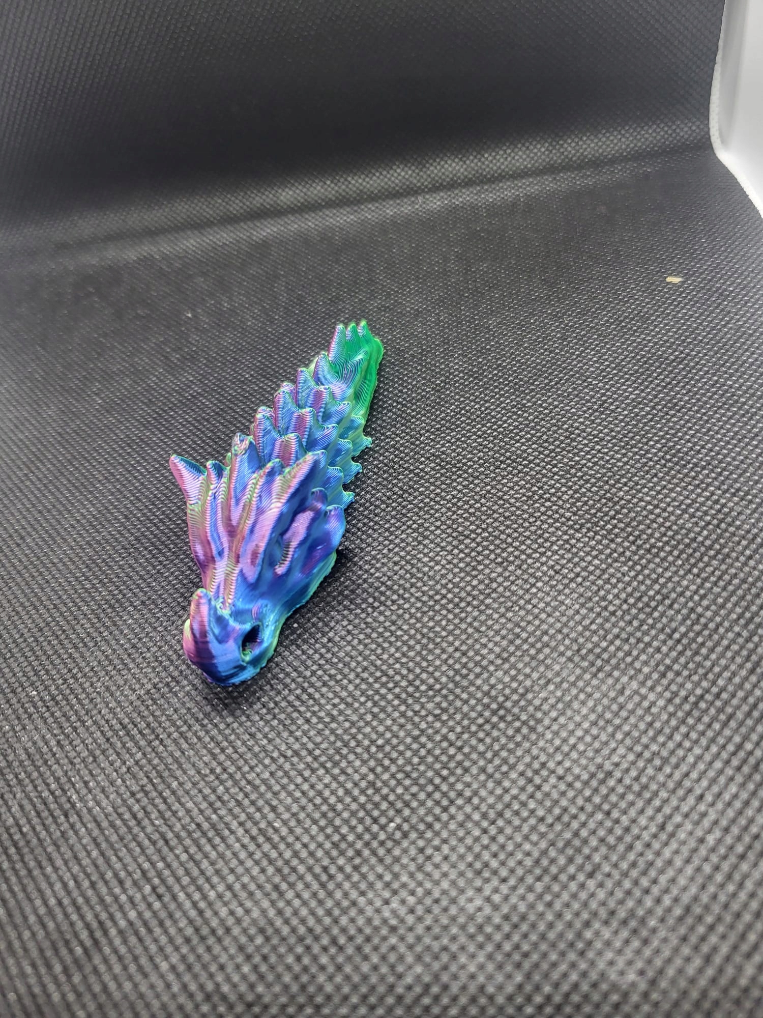 BRELOK FIGURKA MODEL ZESTAW 4 SMOKÓW BRELOKÓW RÓZNYCH WIELKOŚCI PREZENT MIX Materiał plastik