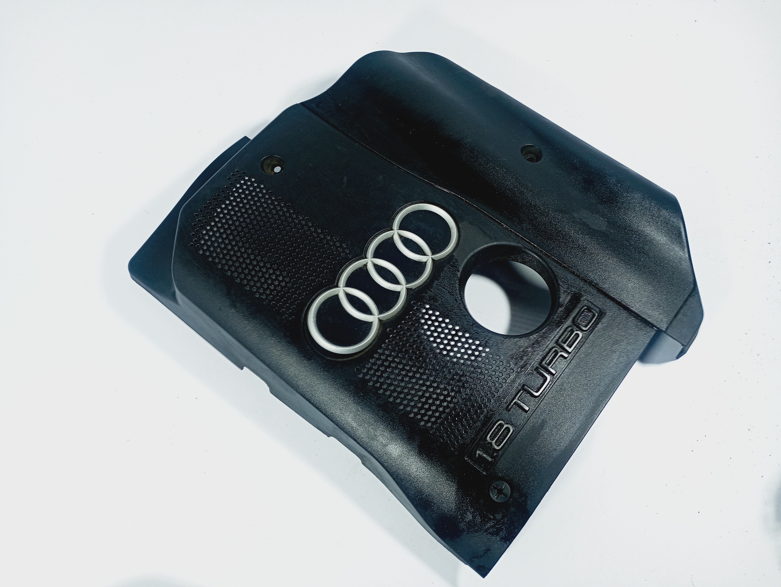 fedél motorfedél OE 058103721 Audi A4 B6 00-06