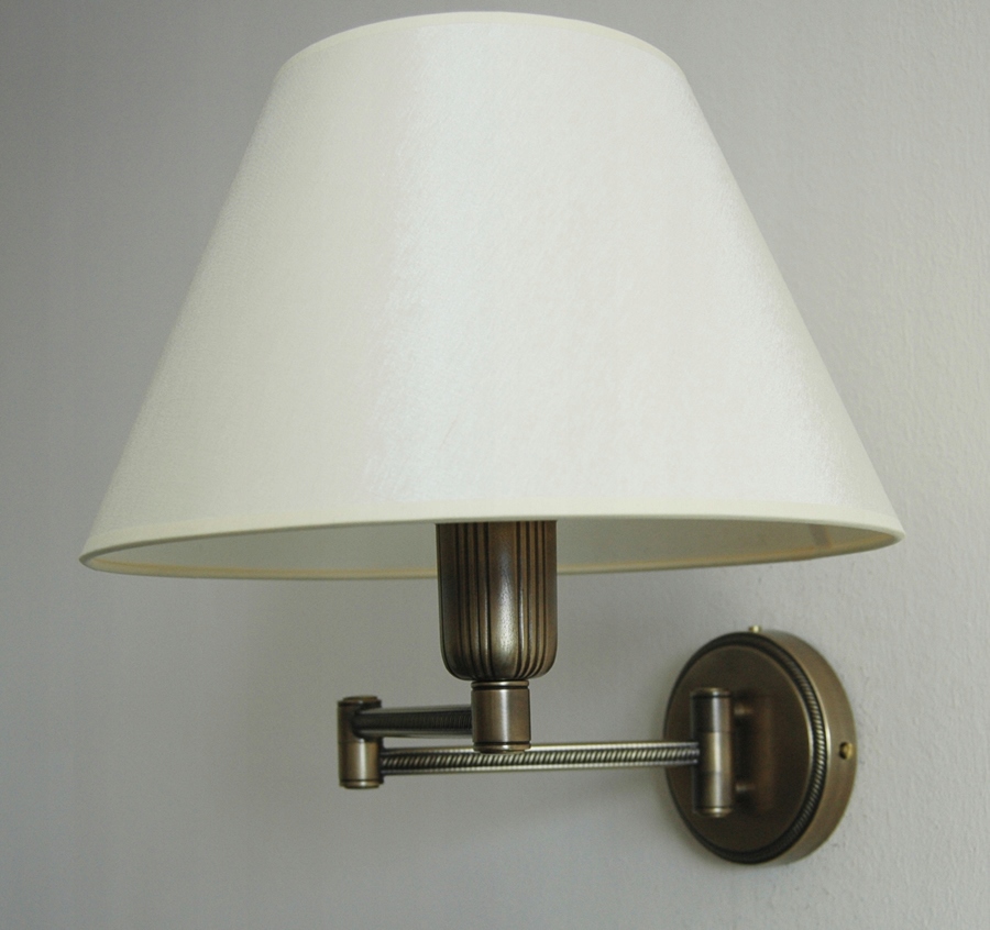 Mosadzná nástenná lampa, nastaviteľná, hotelová